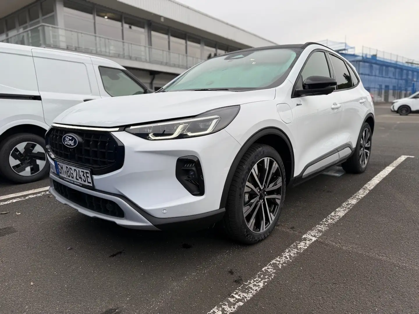 Ford Kuga ACTIVE X 2,5l PHEV 243PS Automatik Weiß - 2