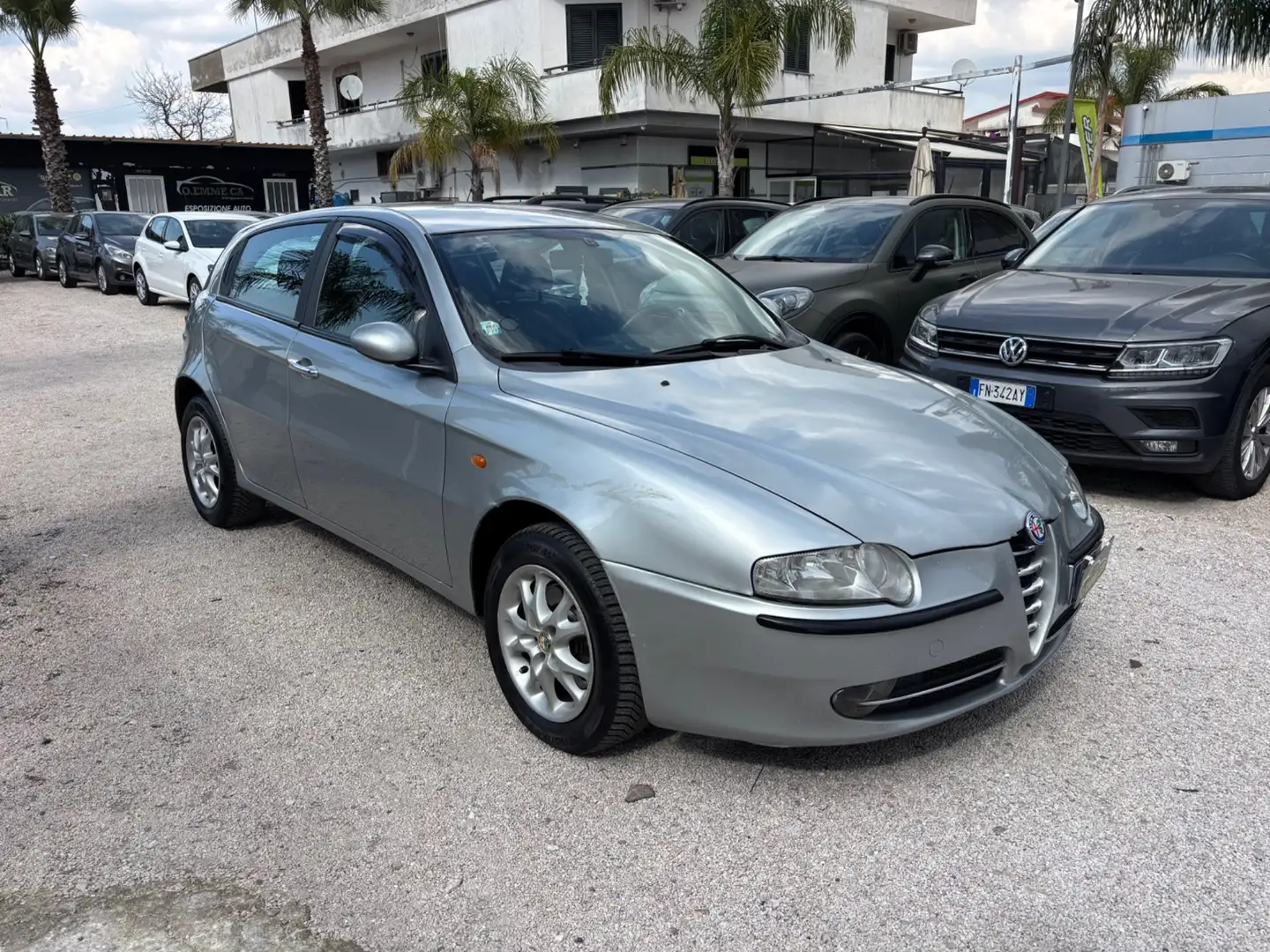 Alfa Romeo 147 1.9 JTD (115 CV) cat 5p. Distinctive Grau - 2
