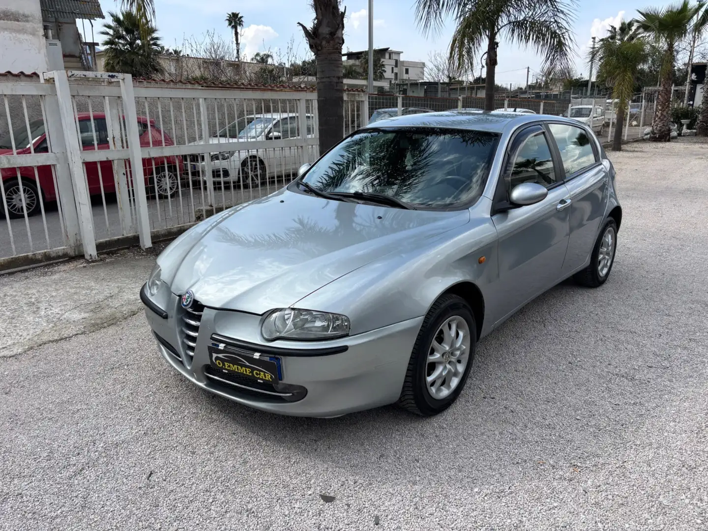 Alfa Romeo 147 1.9 JTD (115 CV) cat 5p. Distinctive Grau - 1