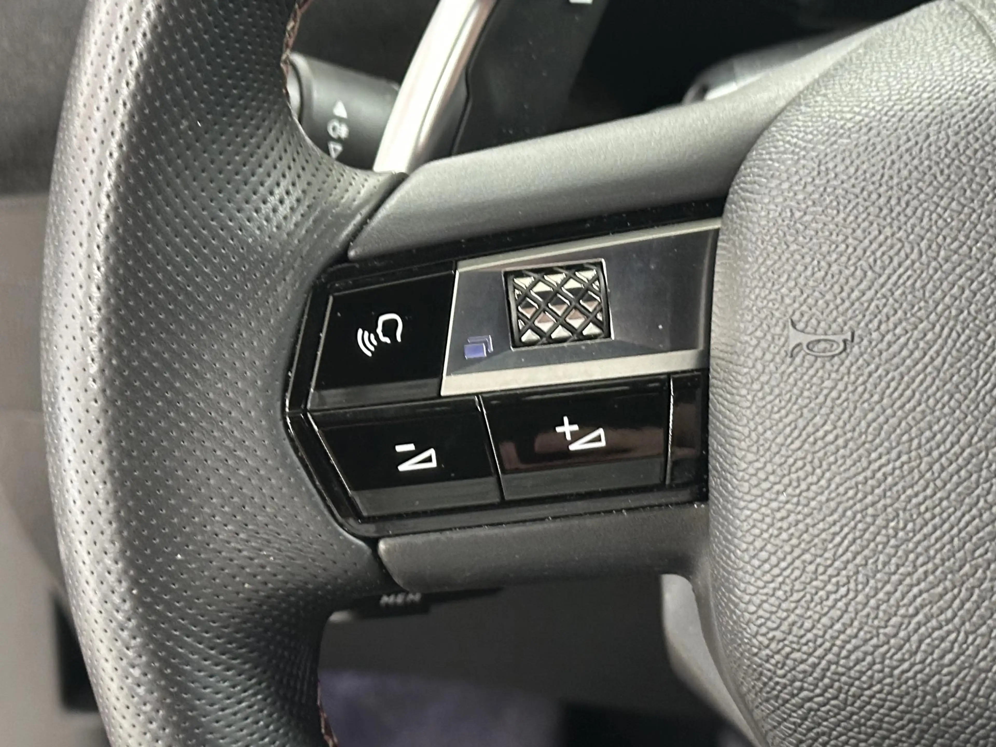 DS Automobiles DS 3 Crossback 1.2 PureTech Performance Line+ ADAPTIVE CRUISECONT — photo 23