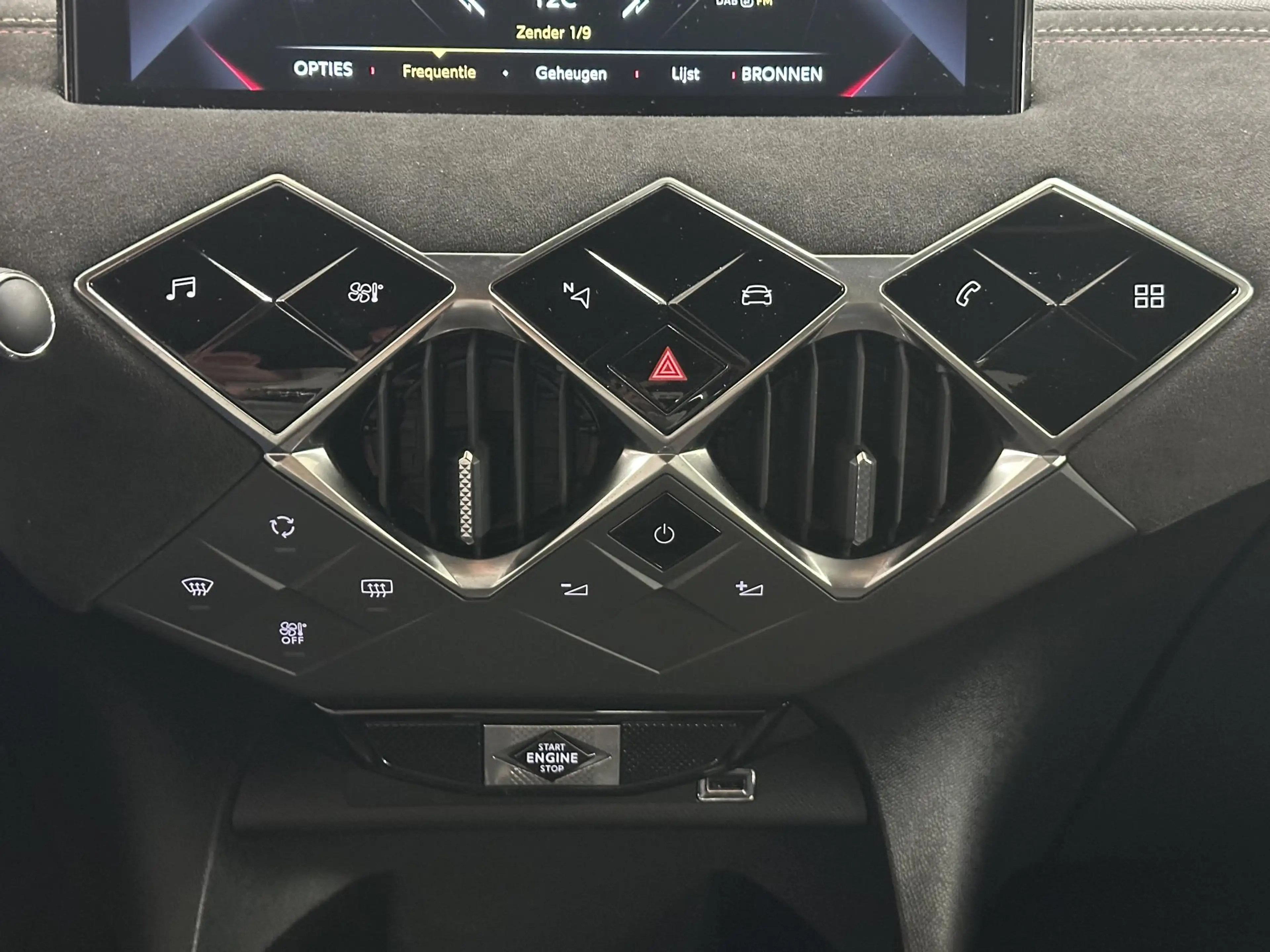 DS Automobiles DS 3 Crossback 1.2 PureTech Performance Line+ ADAPTIVE CRUISECONT — photo 12