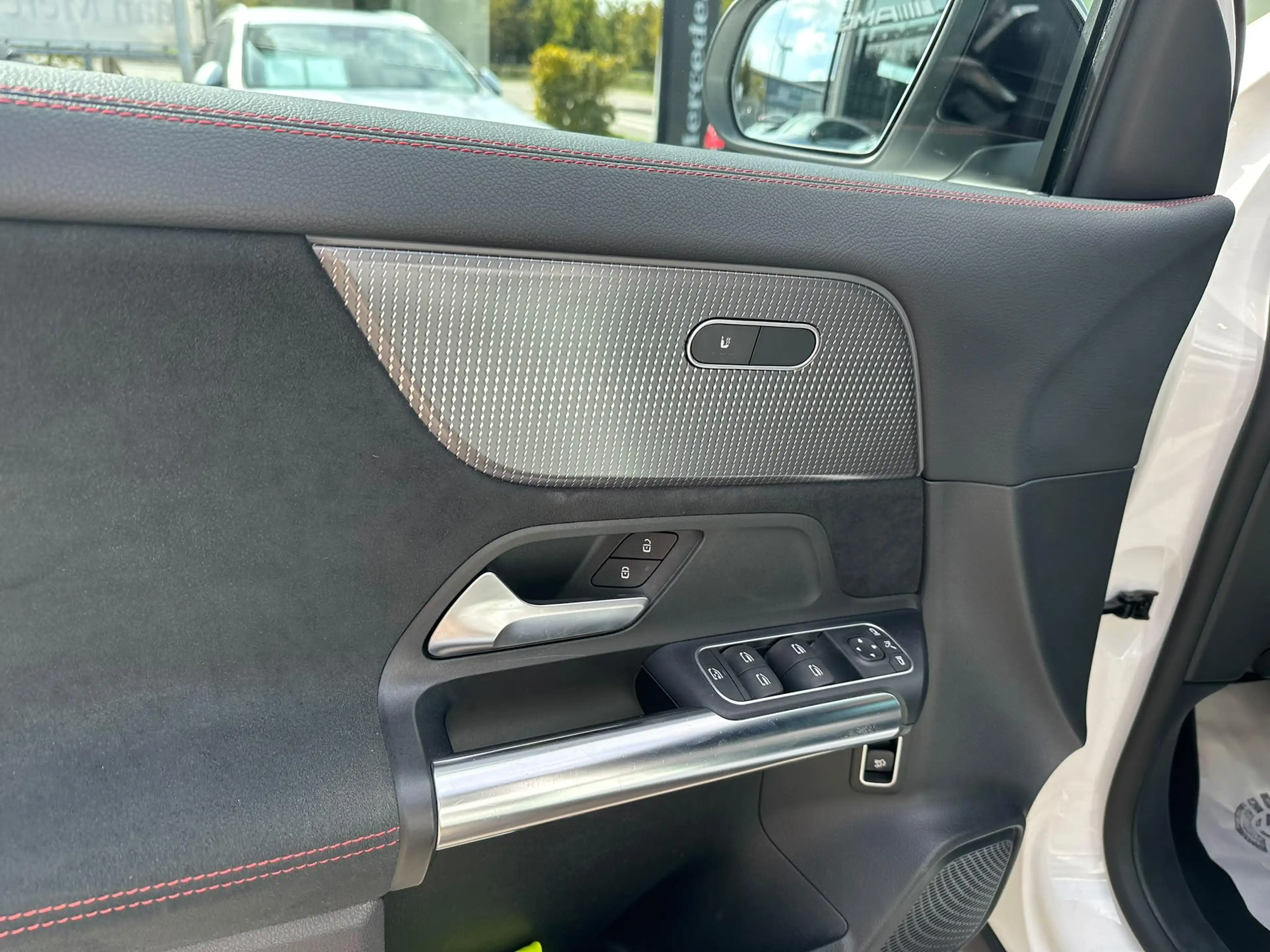 Mercedes-Benz EQA 250 EQA AMG Line — photo 10