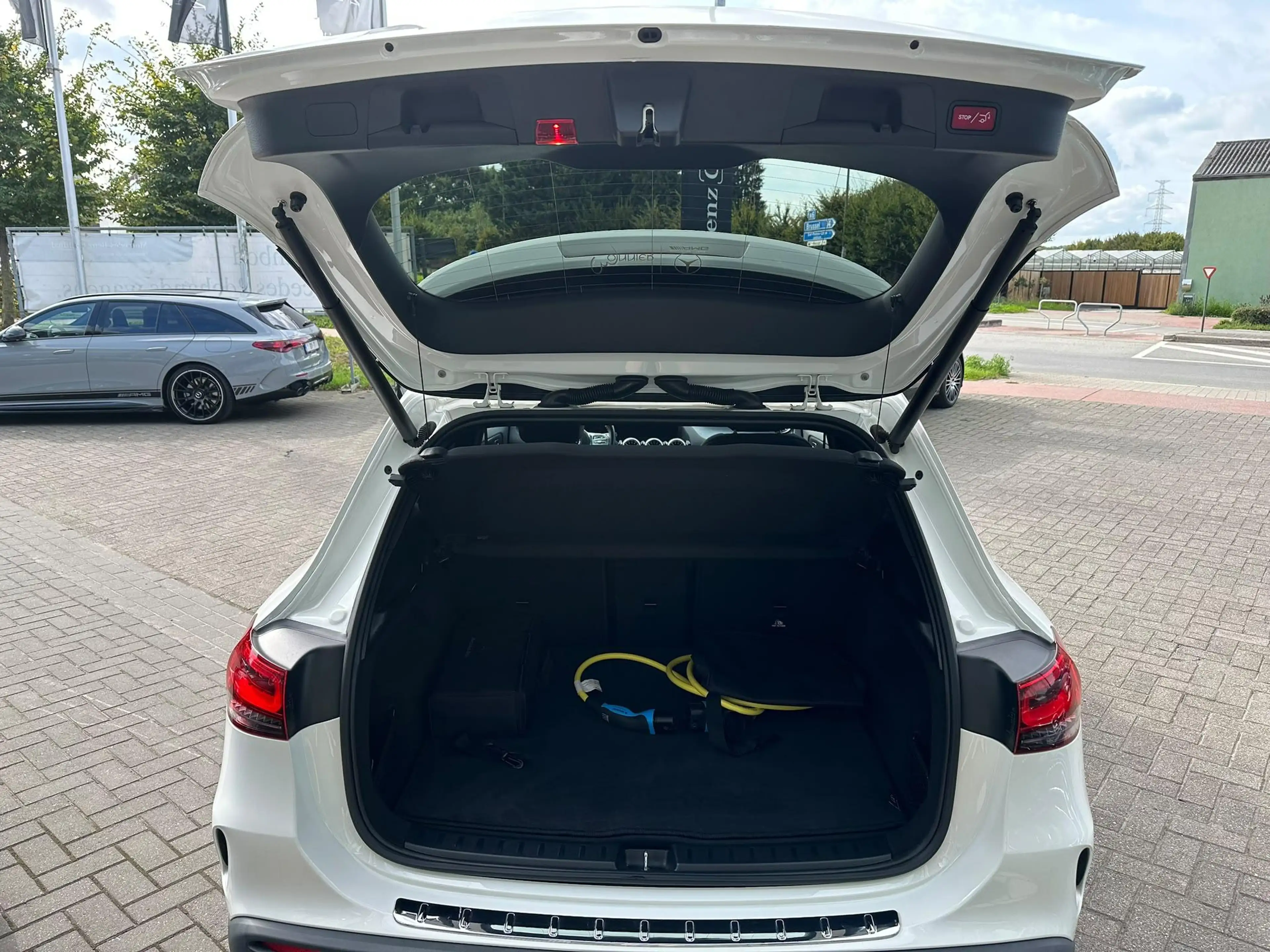 Mercedes-Benz EQA 250 EQA AMG Line — photo 9