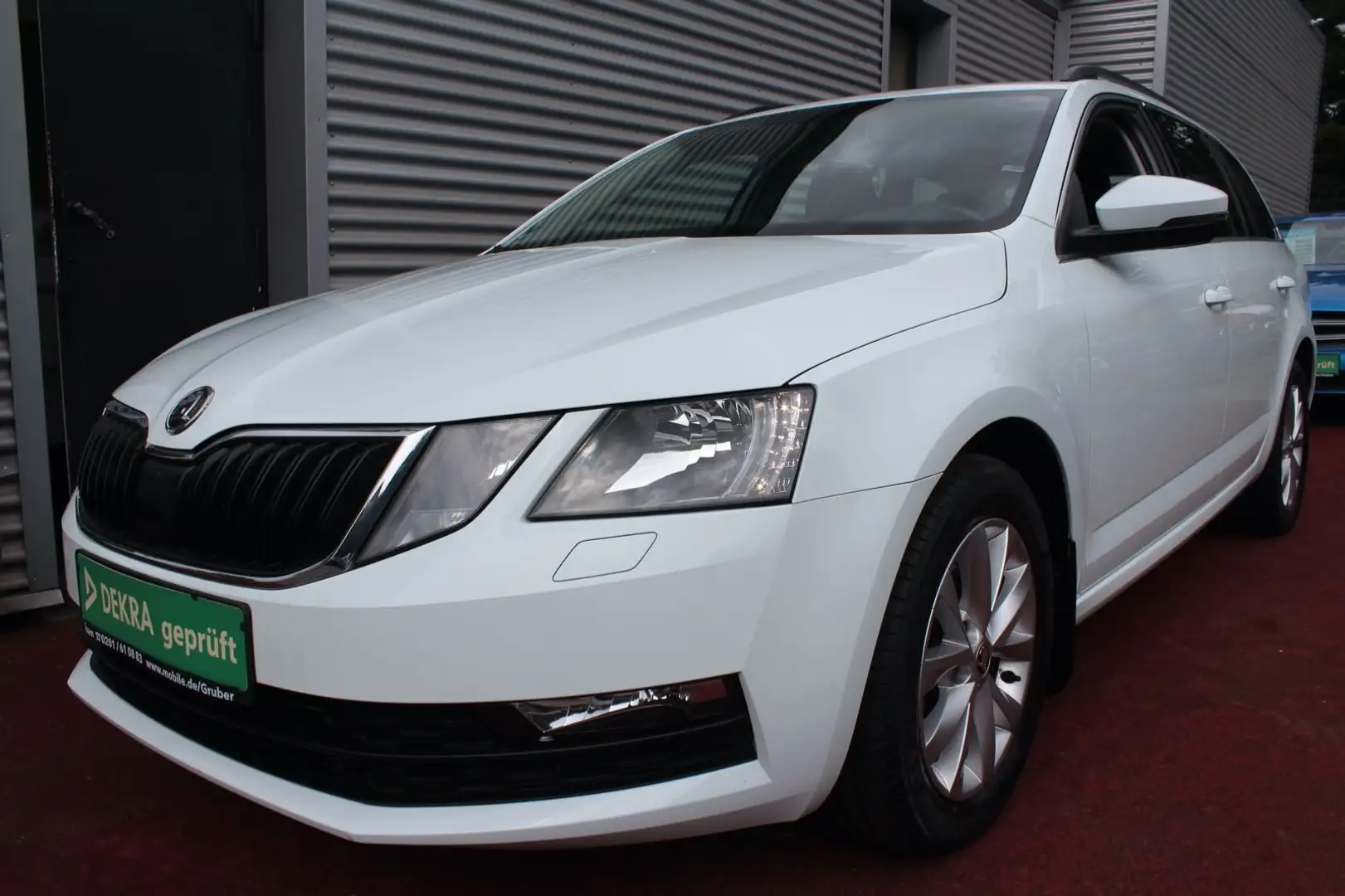 Skoda Octavia OCTAVIA COMBI AMBITION AUTOMATIK BENZIN/GAS KLIM Weiß - 2