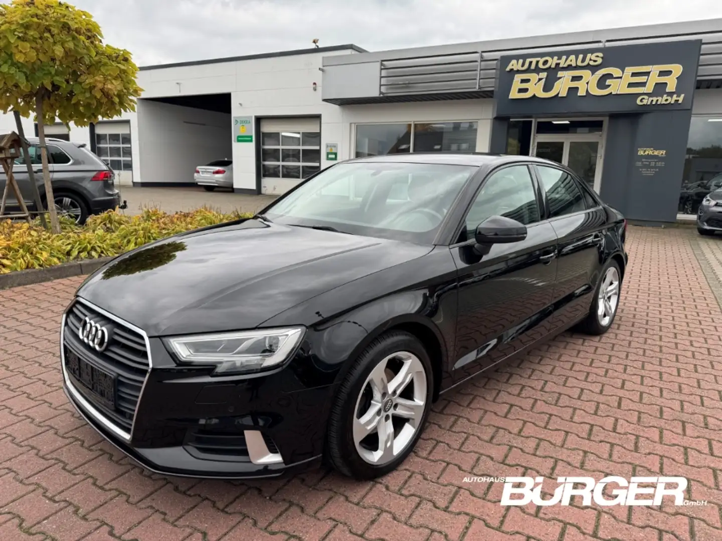 Audi A3 sport Navi LED El. Heckklappe SitzHZG PDC v+h Mehr Schwarz - 1