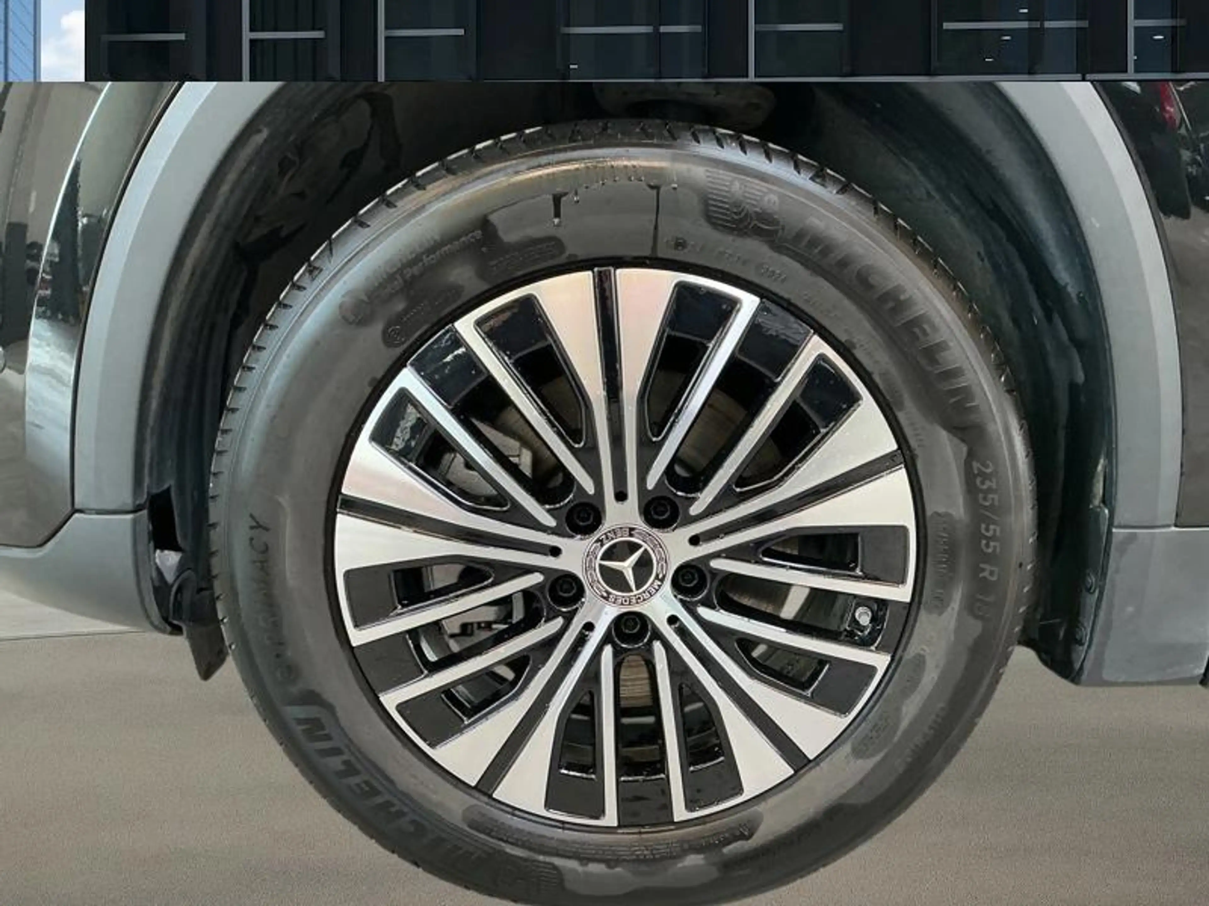 Mercedes-Benz EQA 250 + Luxury Line — photo 12