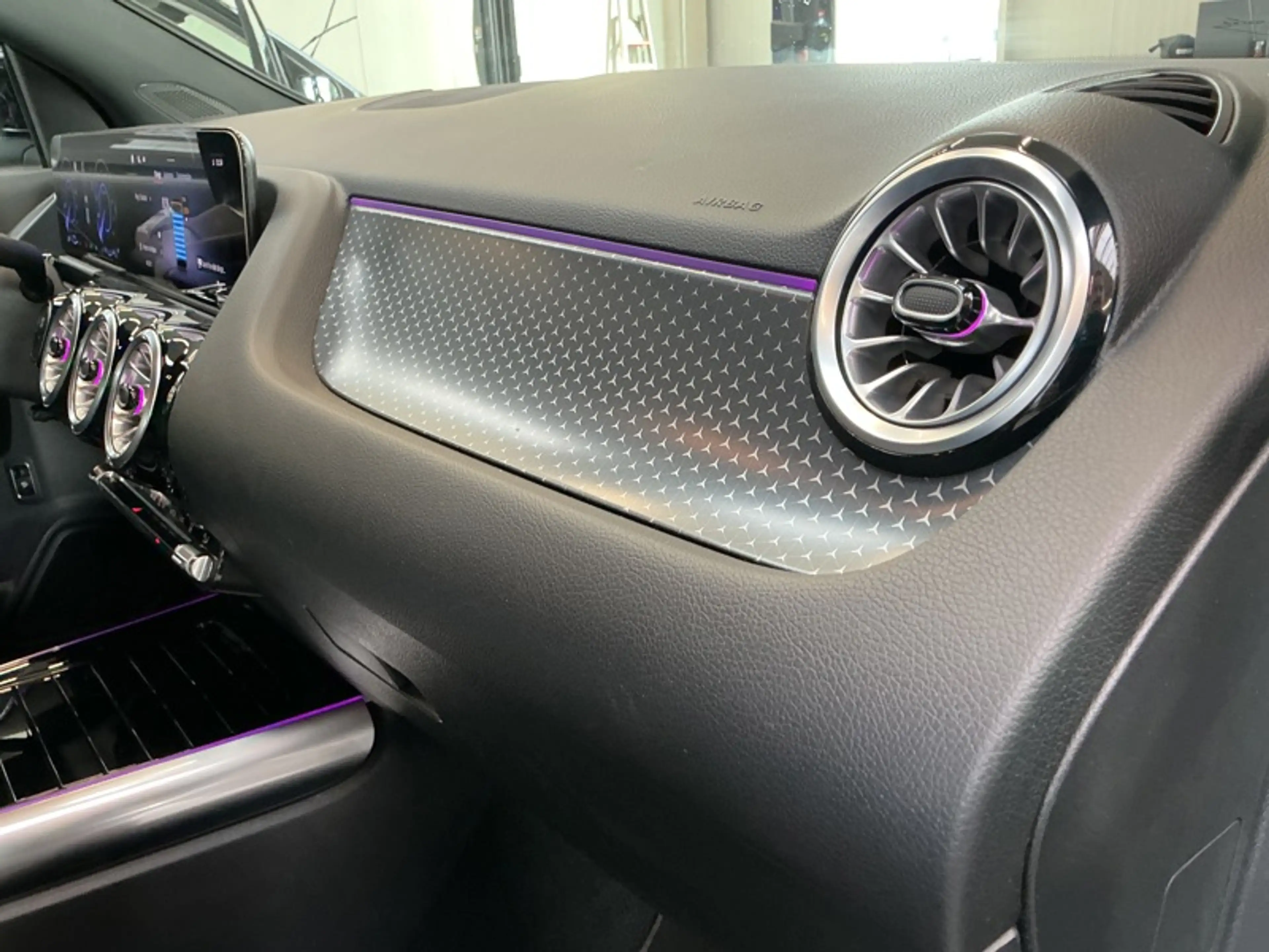 Mercedes-Benz EQA 250 + Luxury Line — photo 15