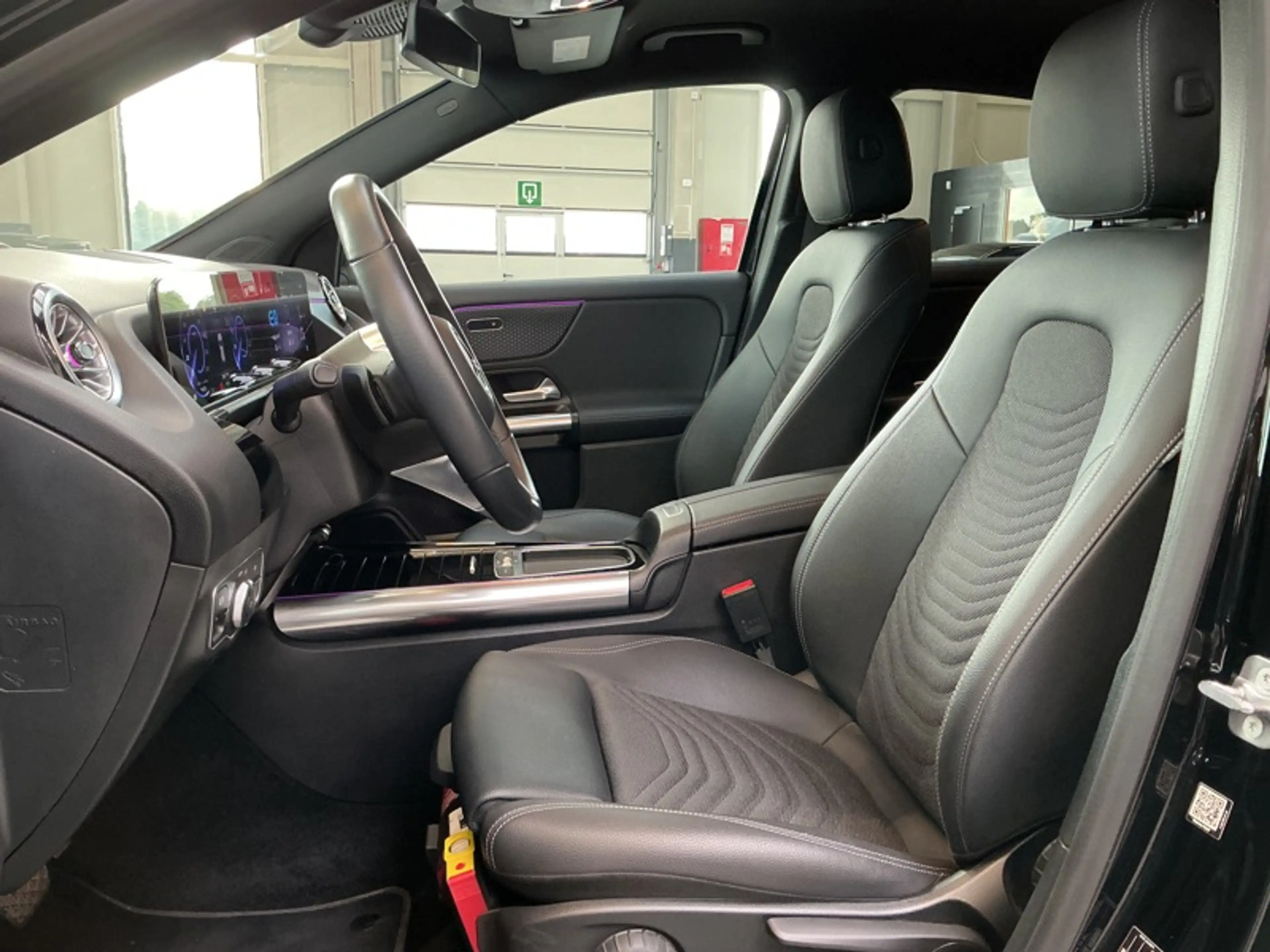 Mercedes-Benz EQA 250 + Luxury Line — photo 9