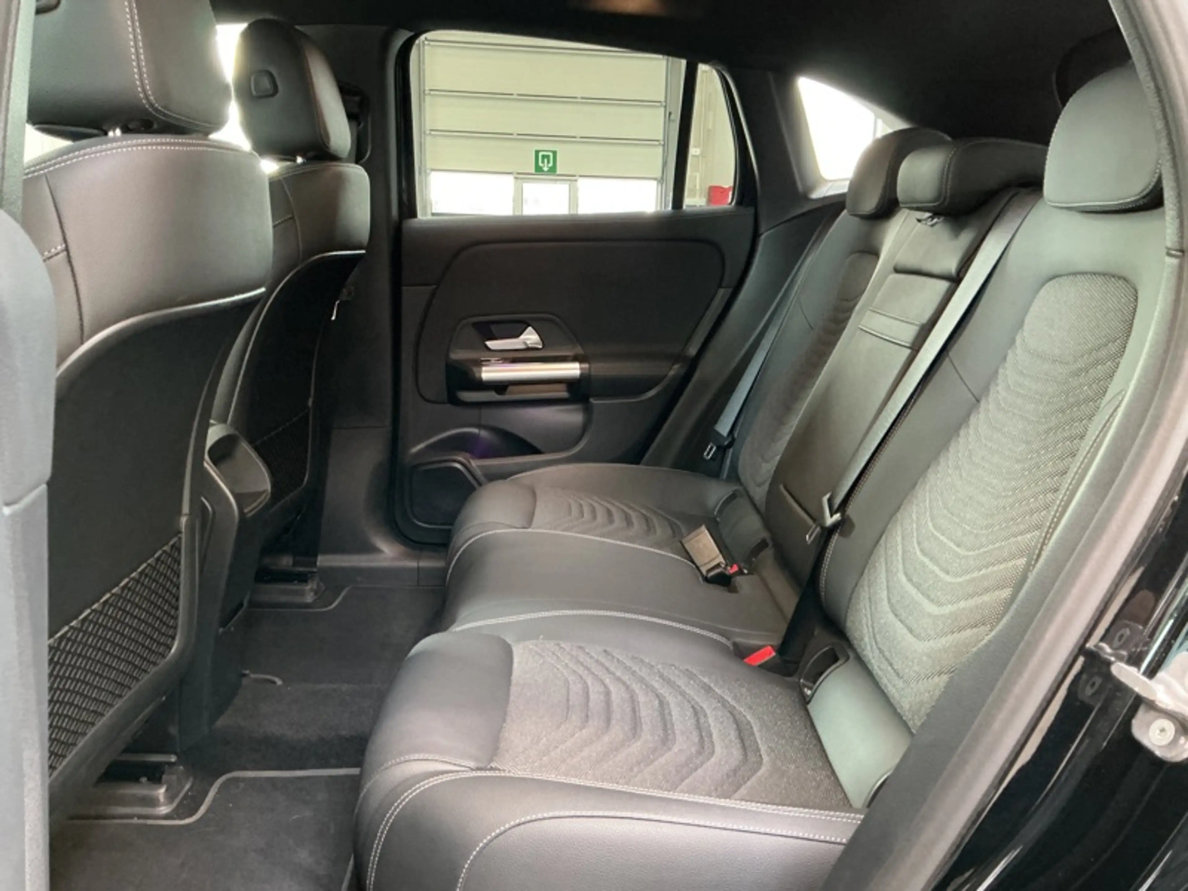 Mercedes-Benz EQA 250 + Luxury Line — photo 13