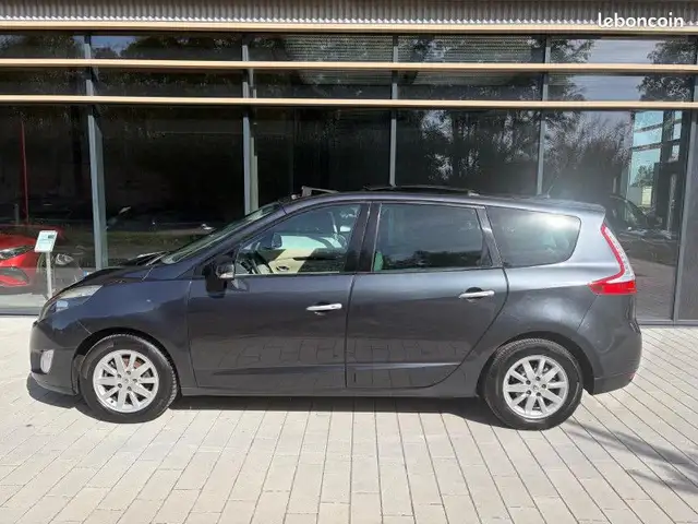 Renault Grand Scenic view 5