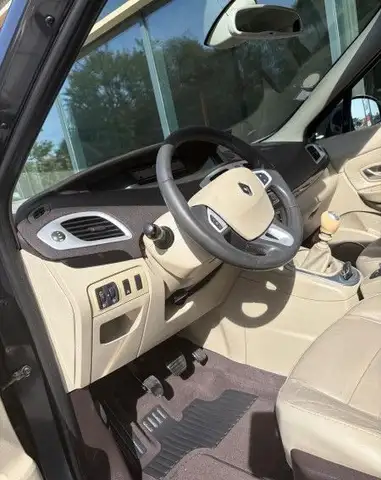 Renault Grand Scenic view 8