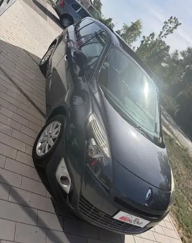Renault Grand Scenic view 3