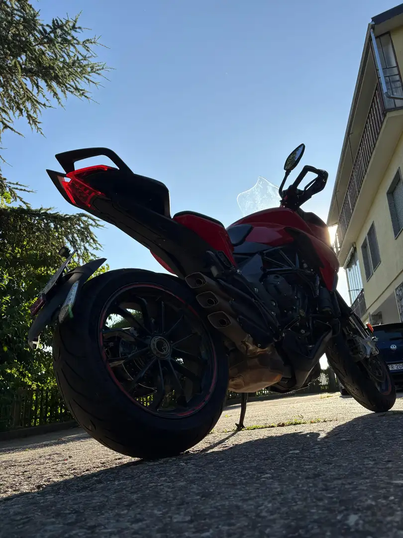 MV Agusta Turismo Veloce 800 Rosso Roşu - 2