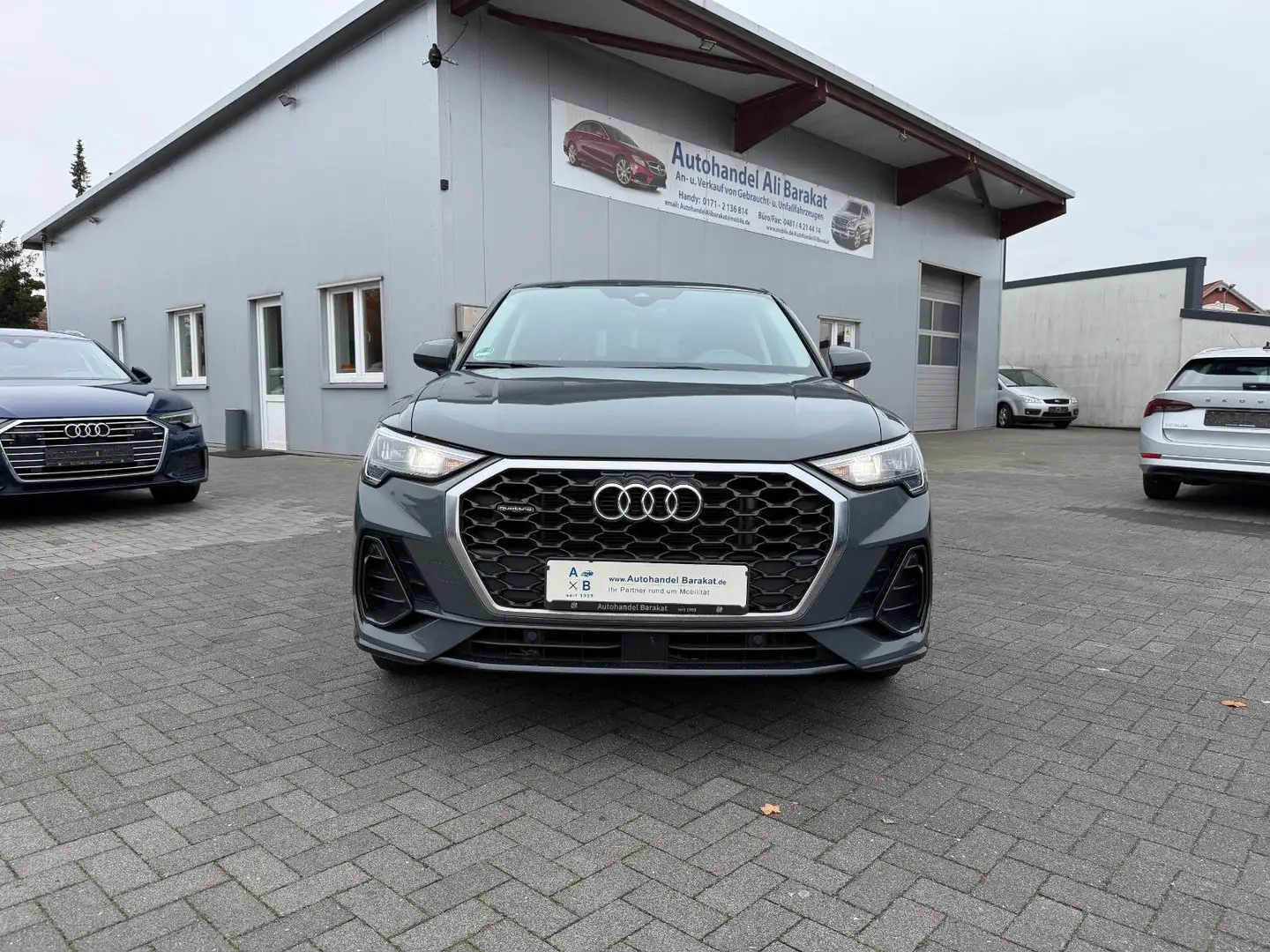 Audi Q3 Sportback 40 TDI Quattro AHK Leder Navi 1.Hd Grau - 2