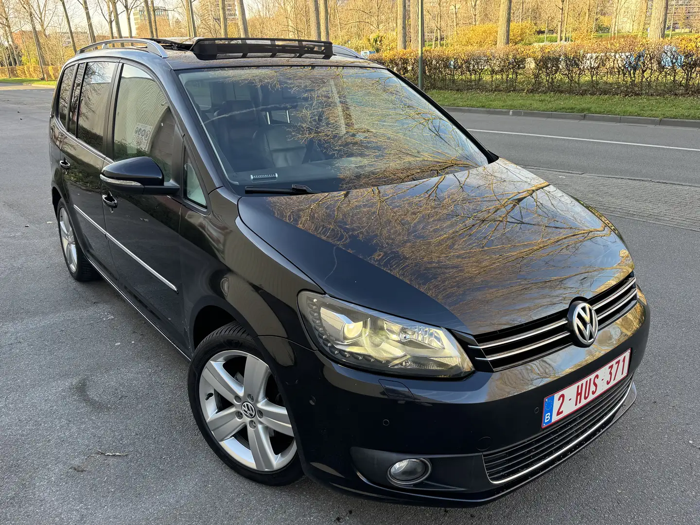 Volkswagen Touran 1.4 TSI Highline DSG Zwart - 1
