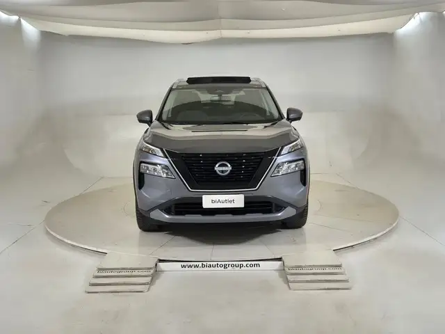 Nissan X-Trail view 2