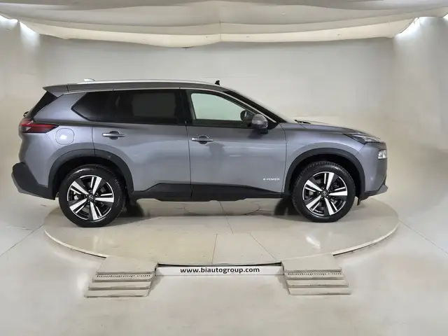 Nissan X-Trail view 5