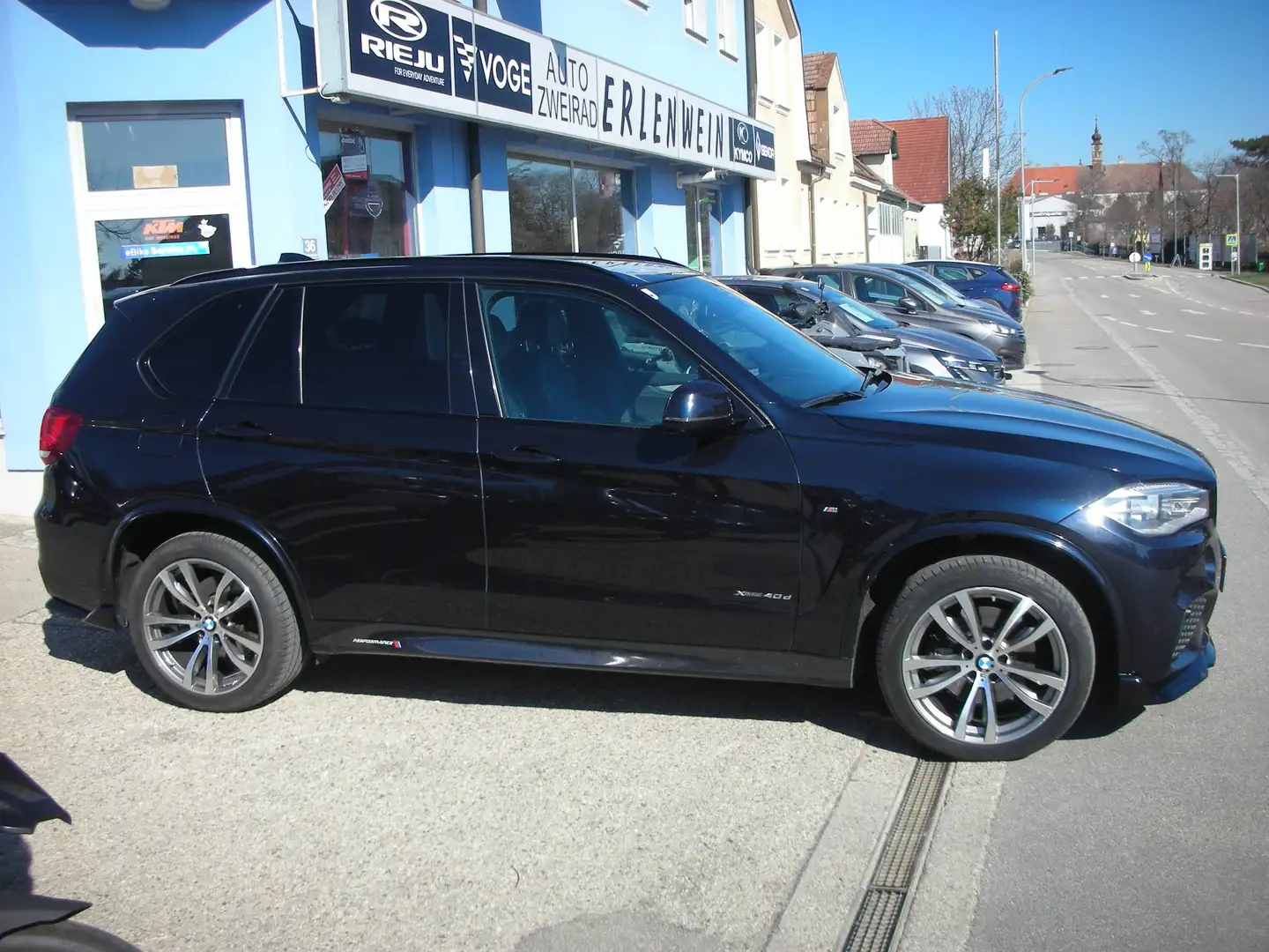 BMW X5 xDrive 40d M-Performance Paket + El. AHV Schwarz - 2