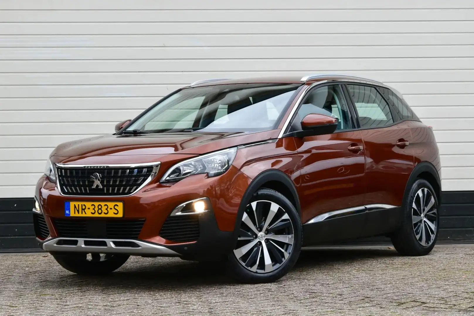 Peugeot 3008 1.2 PureTech Active * FABRIEKS NIEUWE MOTOR 12 DKM Bruin - 2