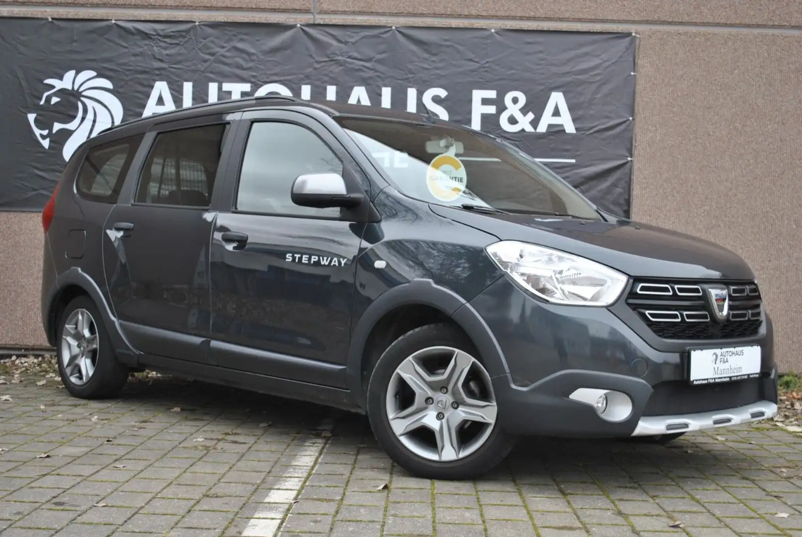 Dacia Lodgy Stepway 1.6 LPG NAVI KLIMA 1HD PDC 8FACH Grau - 2