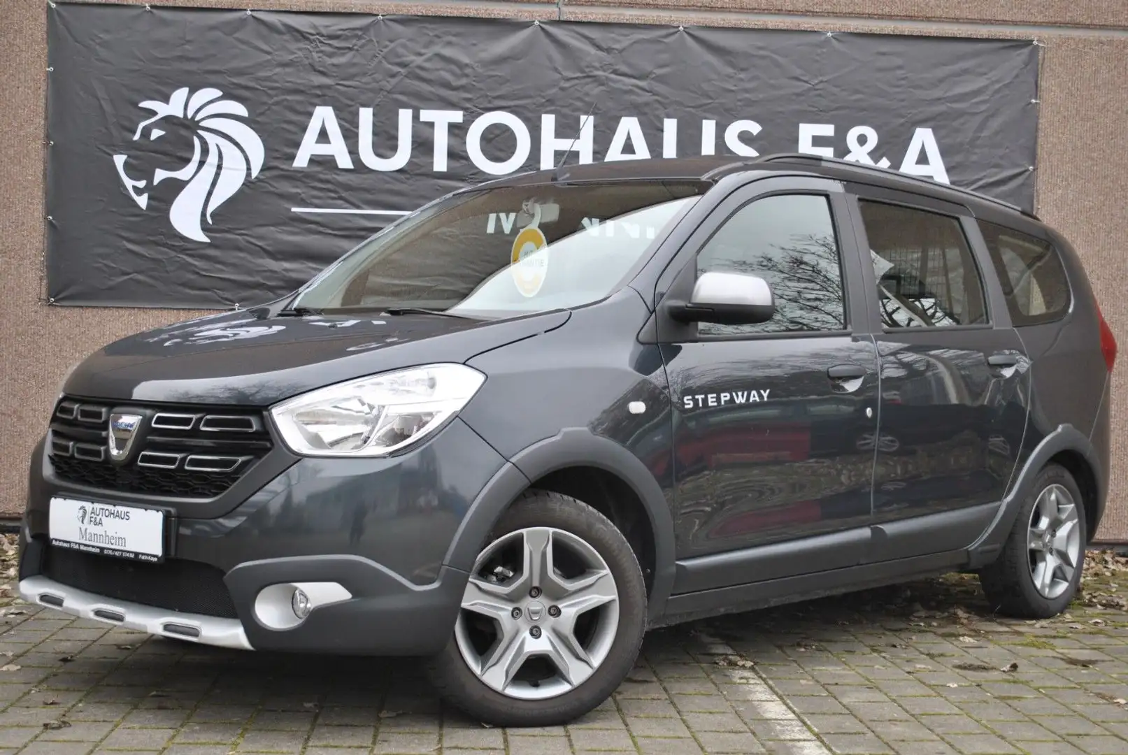 Dacia Lodgy Stepway 1.6 LPG NAVI KLIMA 1HD PDC 8FACH Grau - 1