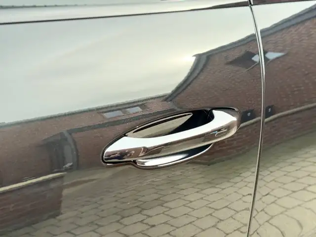 Porsche Cayenne view 12