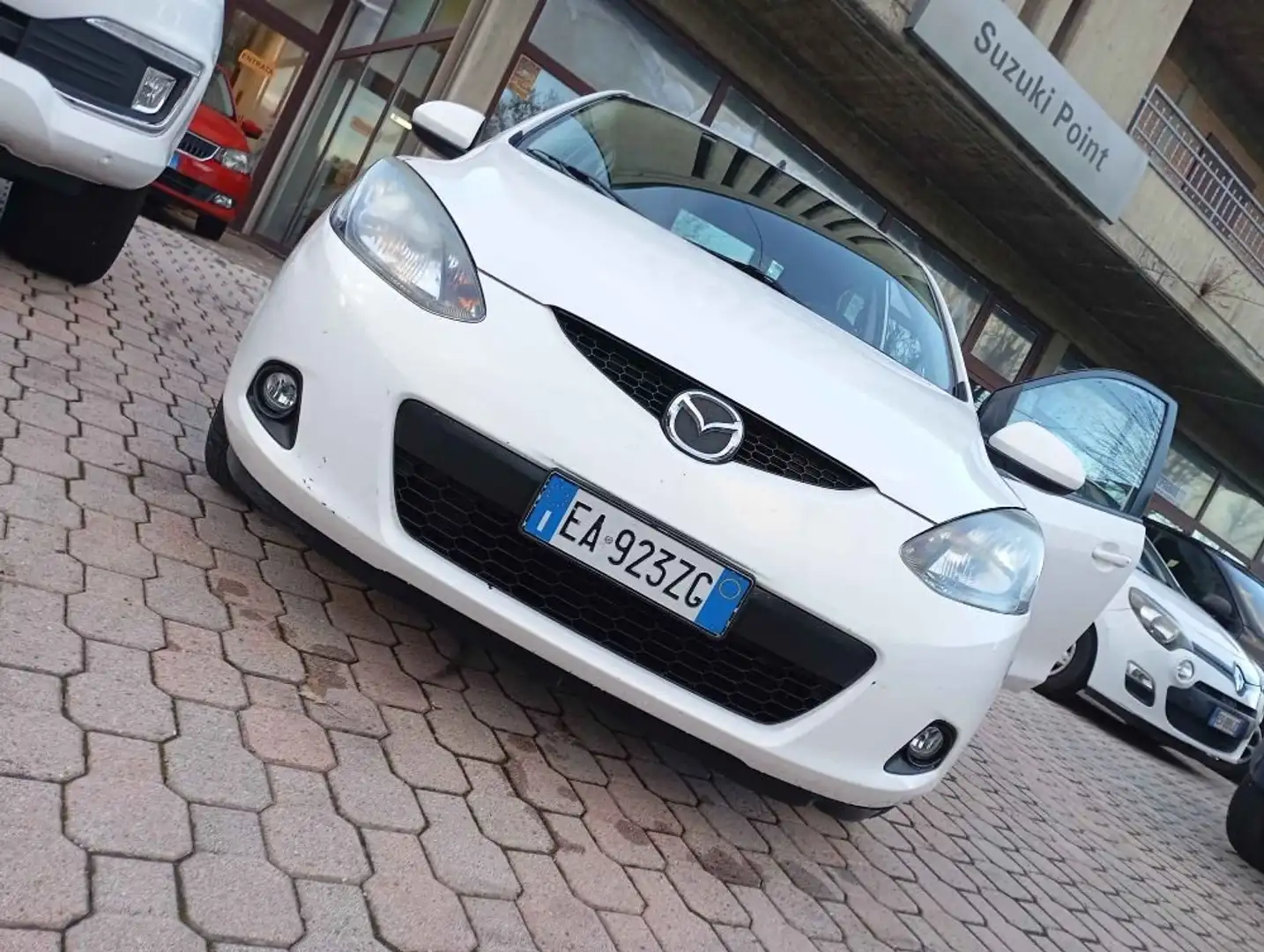 Mazda 2 2 II 2007 5p 1.3 Easy c/clima 75cv Bianco - 1
