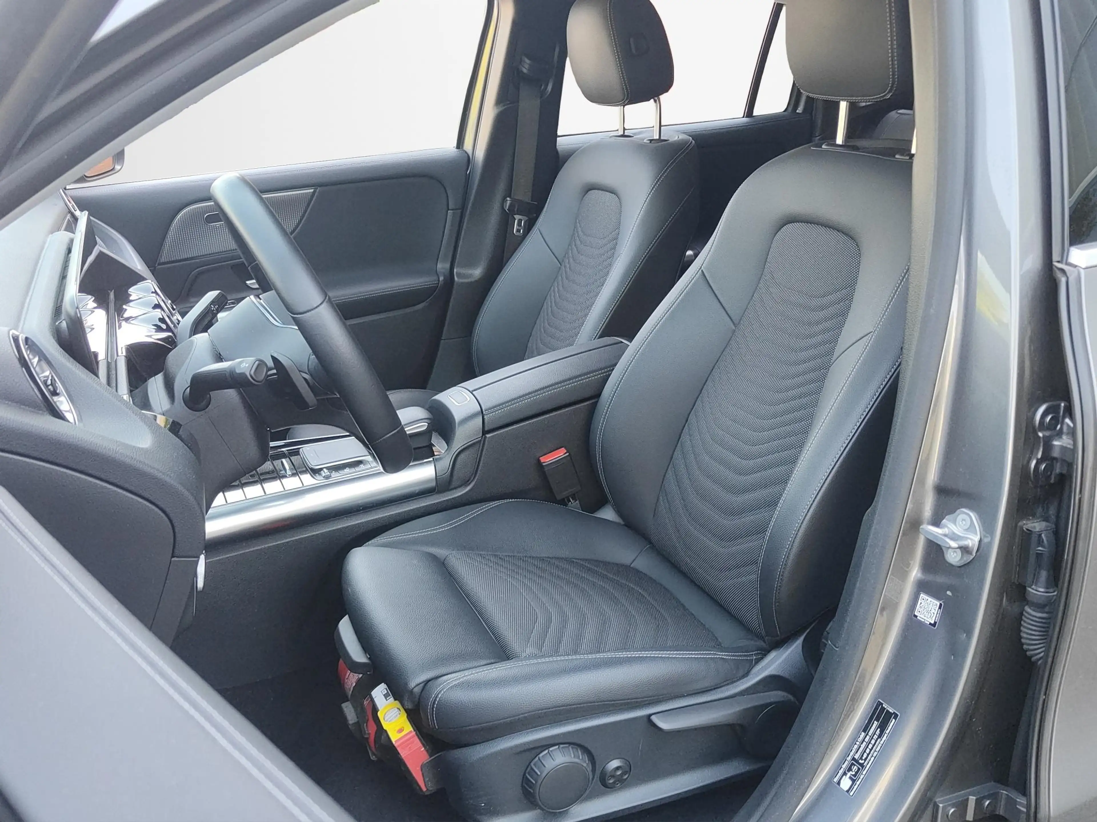 Mercedes-Benz EQA 300 4MATIC 67 kWh Progressive / Luxury Line Camera / D — photo 11