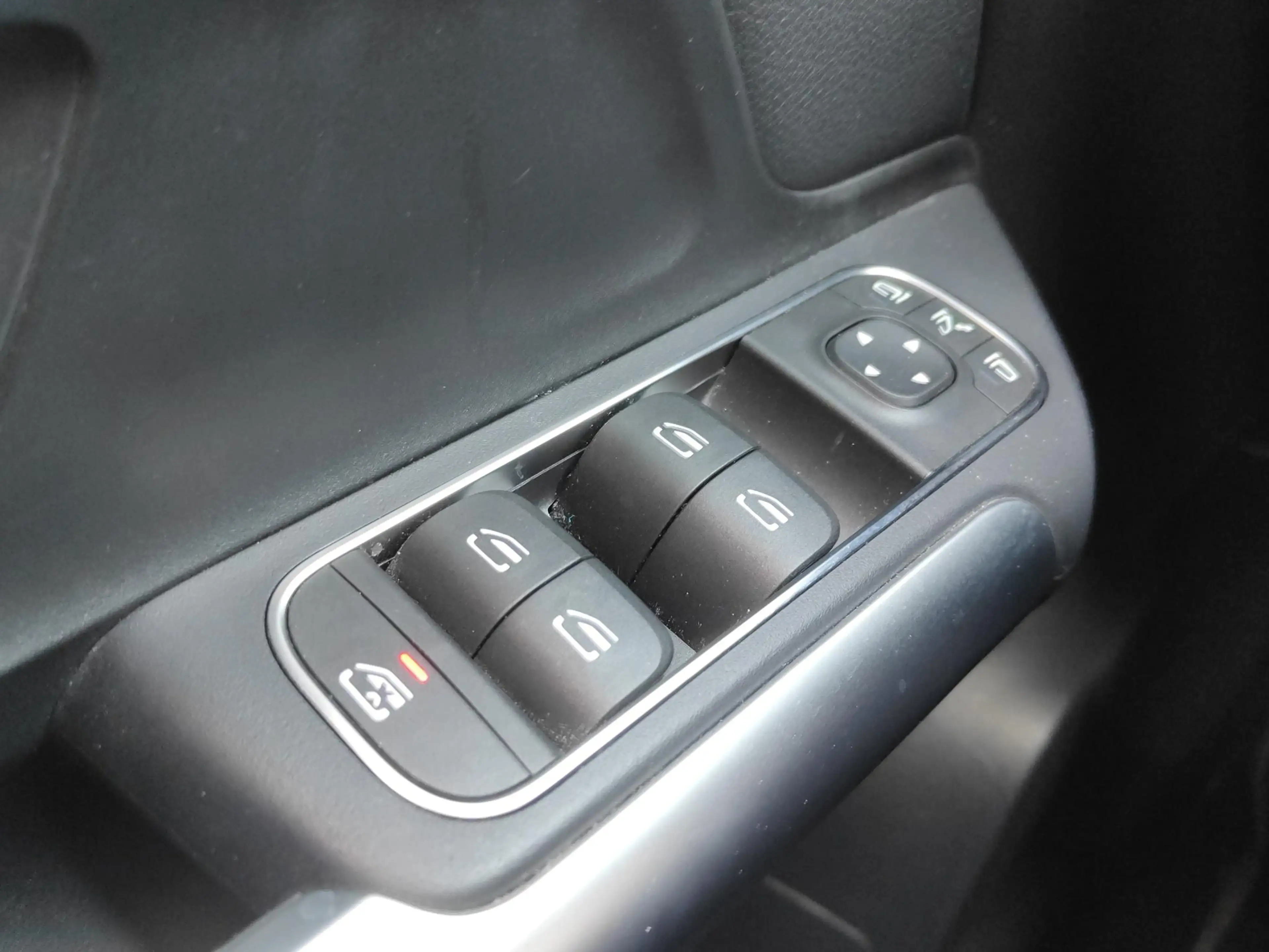 Mercedes-Benz EQA 300 4MATIC 67 kWh Progressive / Luxury Line Camera / D — photo 13