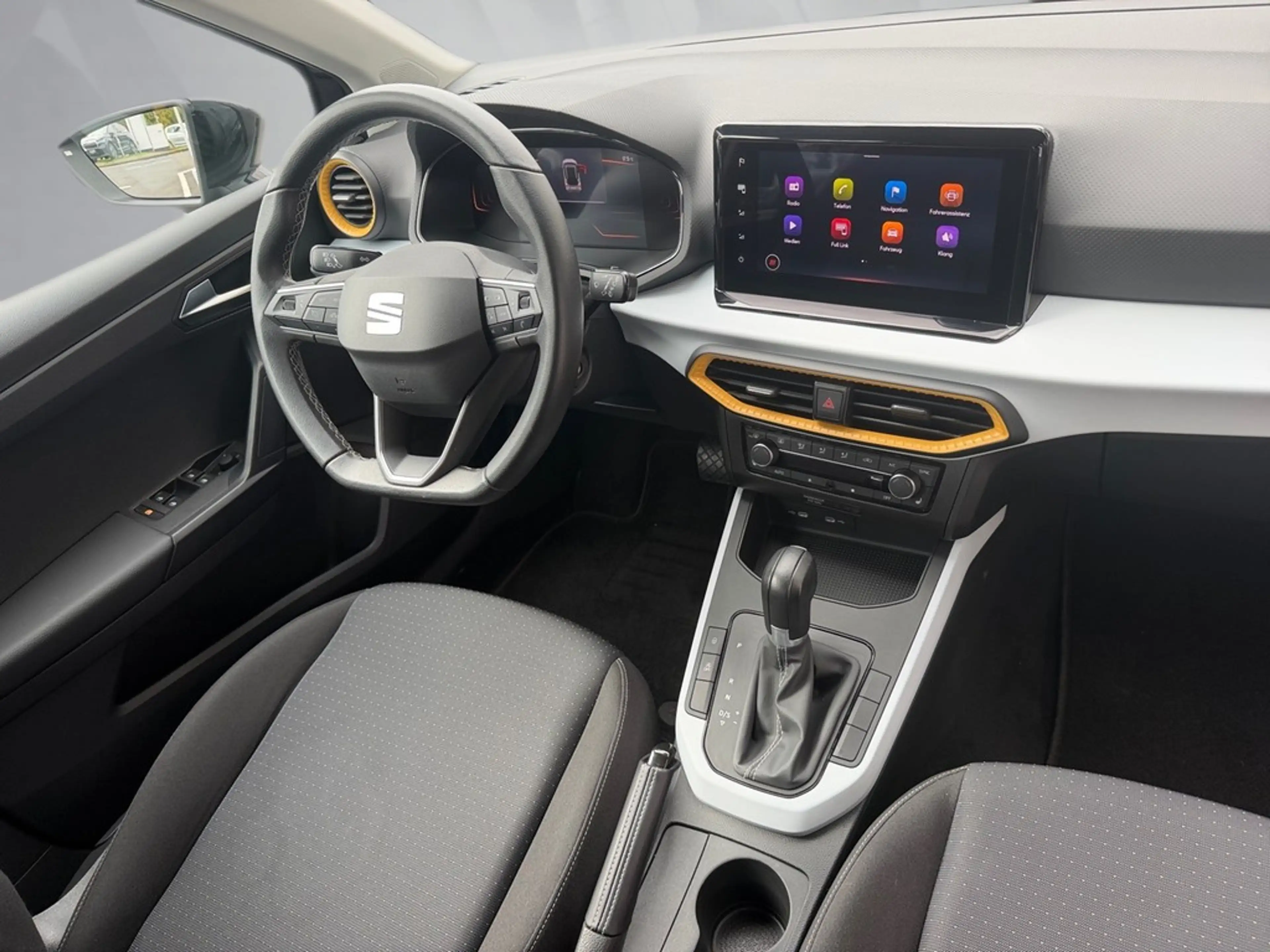 SEAT Arona 1,0 TSI DSG — photo 12