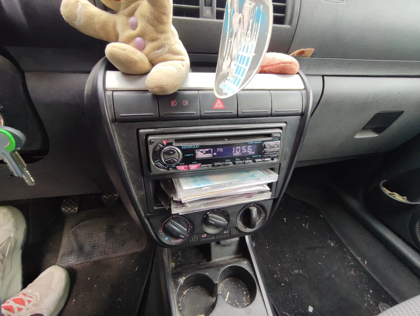 Volkswagen Fox Fox 1.2 Easy clima Gris - 2