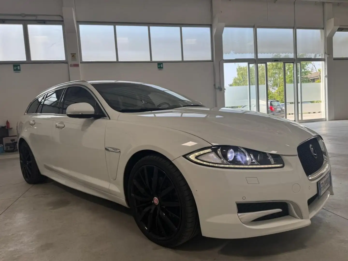 Jaguar XF Sportbrake 2.2 D 200 CV Premium Luxury Bianco - 2