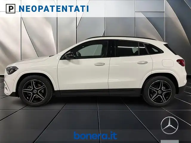Mercedes-Benz Gla Class view 8