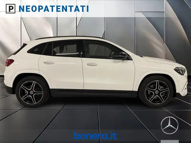 Mercedes-Benz Gla Class view 4