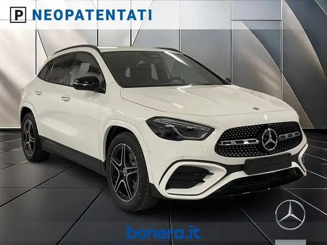 Mercedes-Benz Gla Class view 3