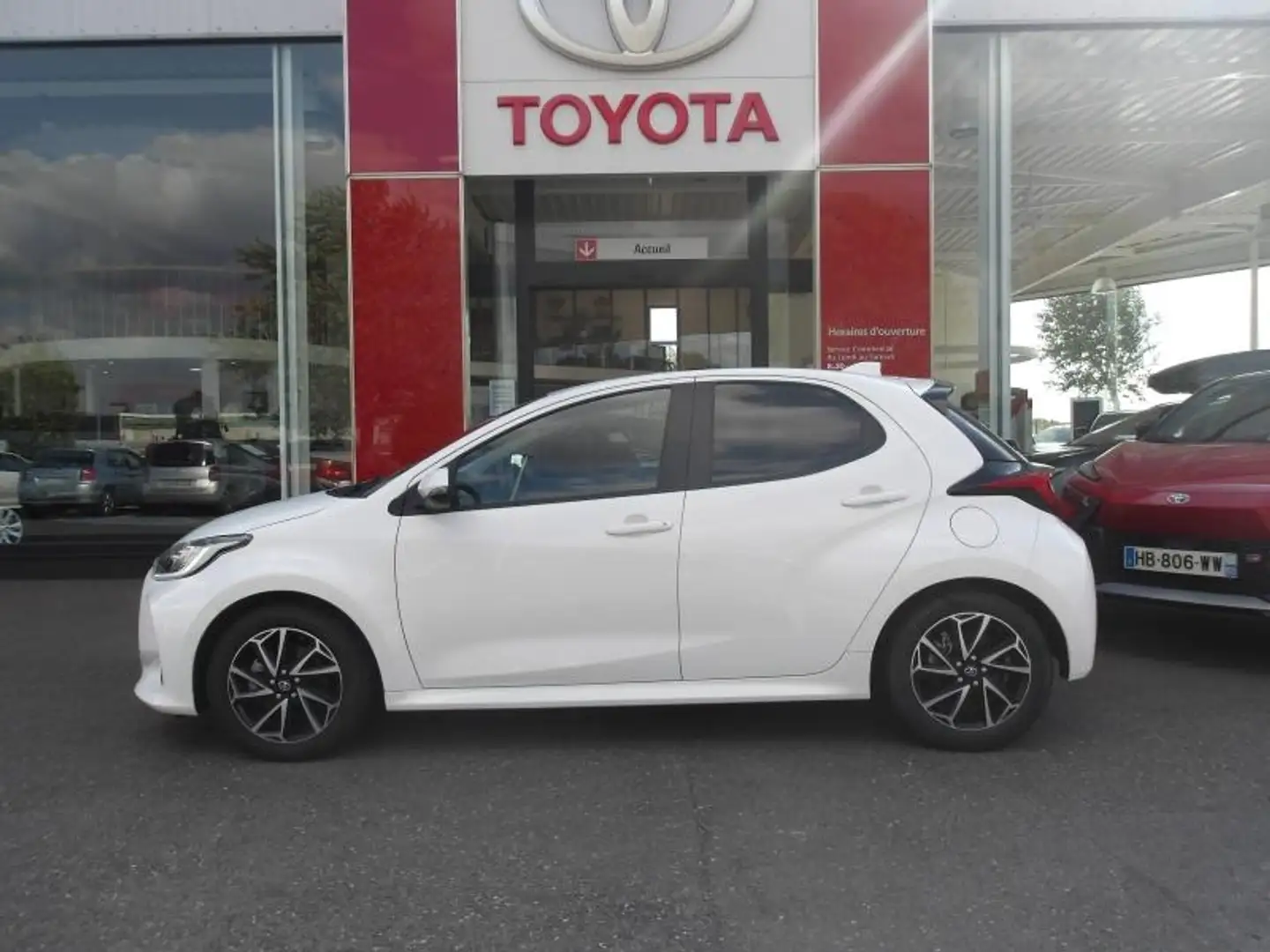 Toyota Yaris 116h Design 5p MY22 Blanc - 1