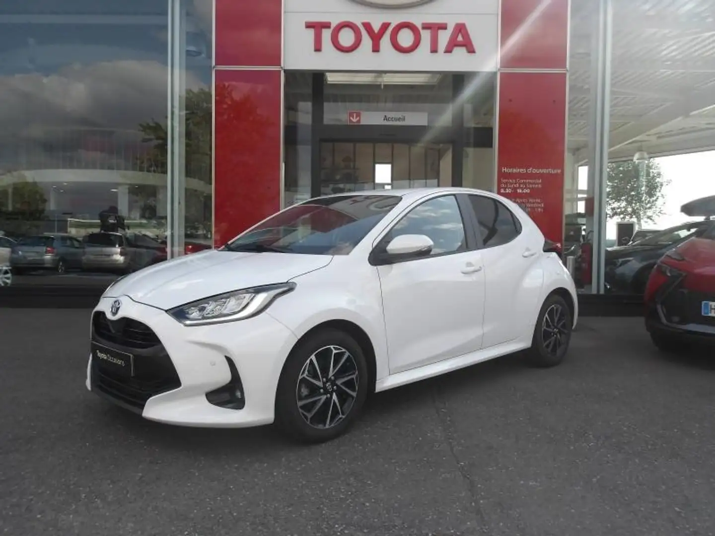 Toyota Yaris 116h Design 5p MY22 Blanc - 2