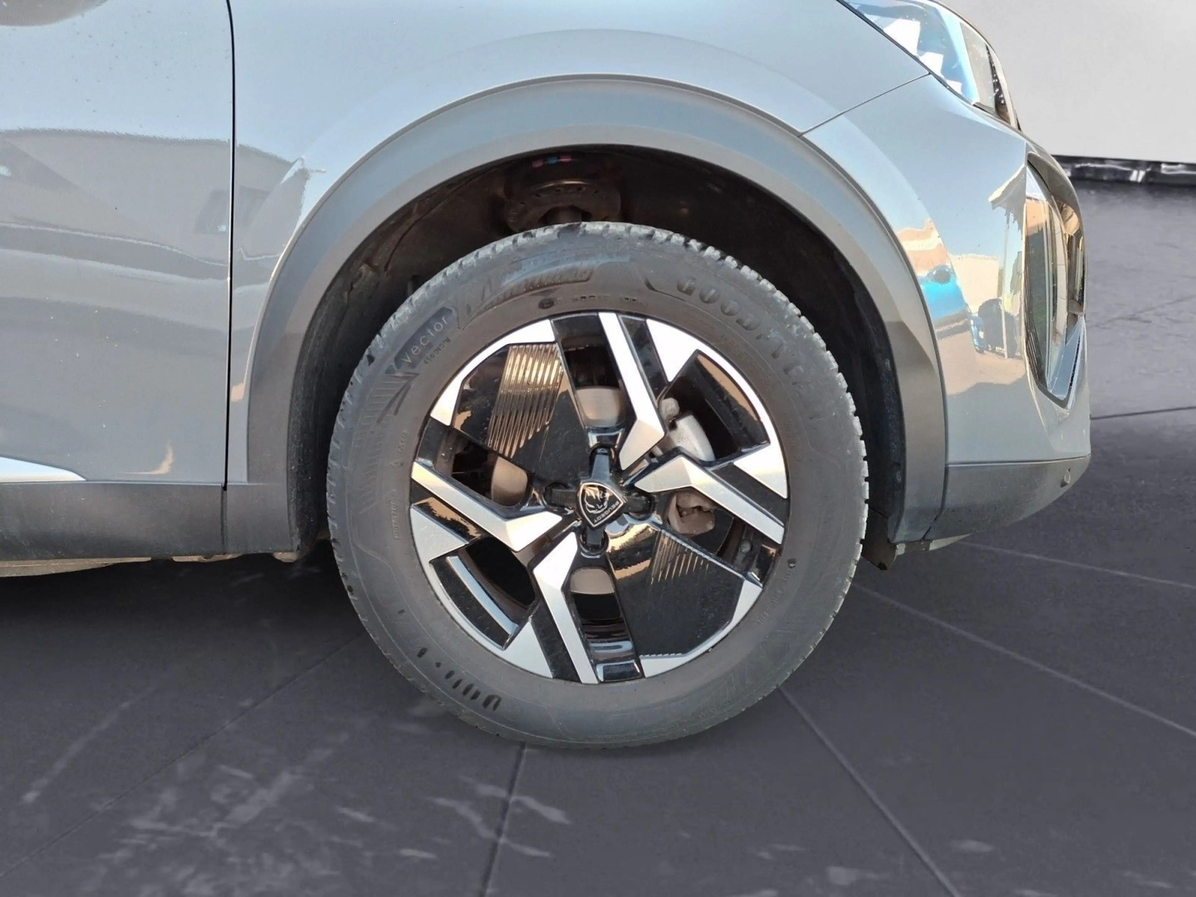 Peugeot 2008 PureTech 130 EAT8 GT Navi Glasdach LED PDC — photo 8