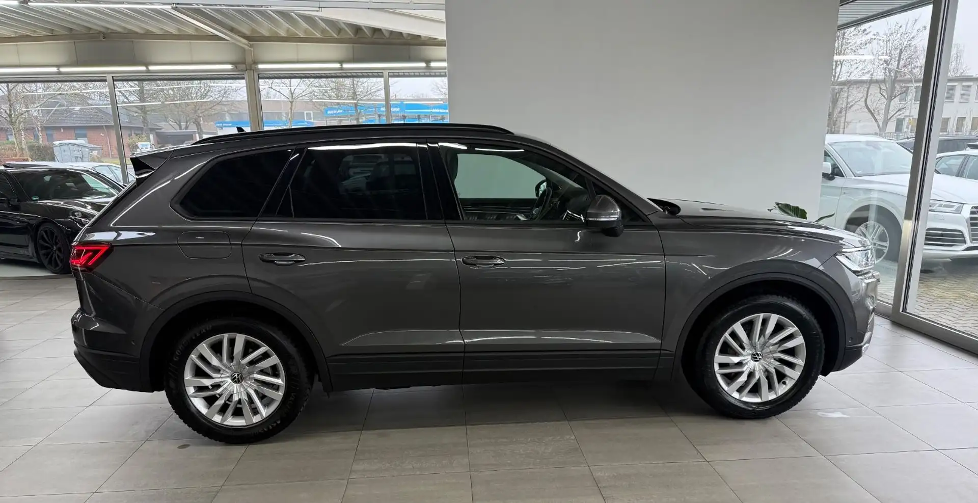 Volkswagen Touareg *3.0 TDI*4Motion*Luftfederung*LED*App-Con Gris - 2