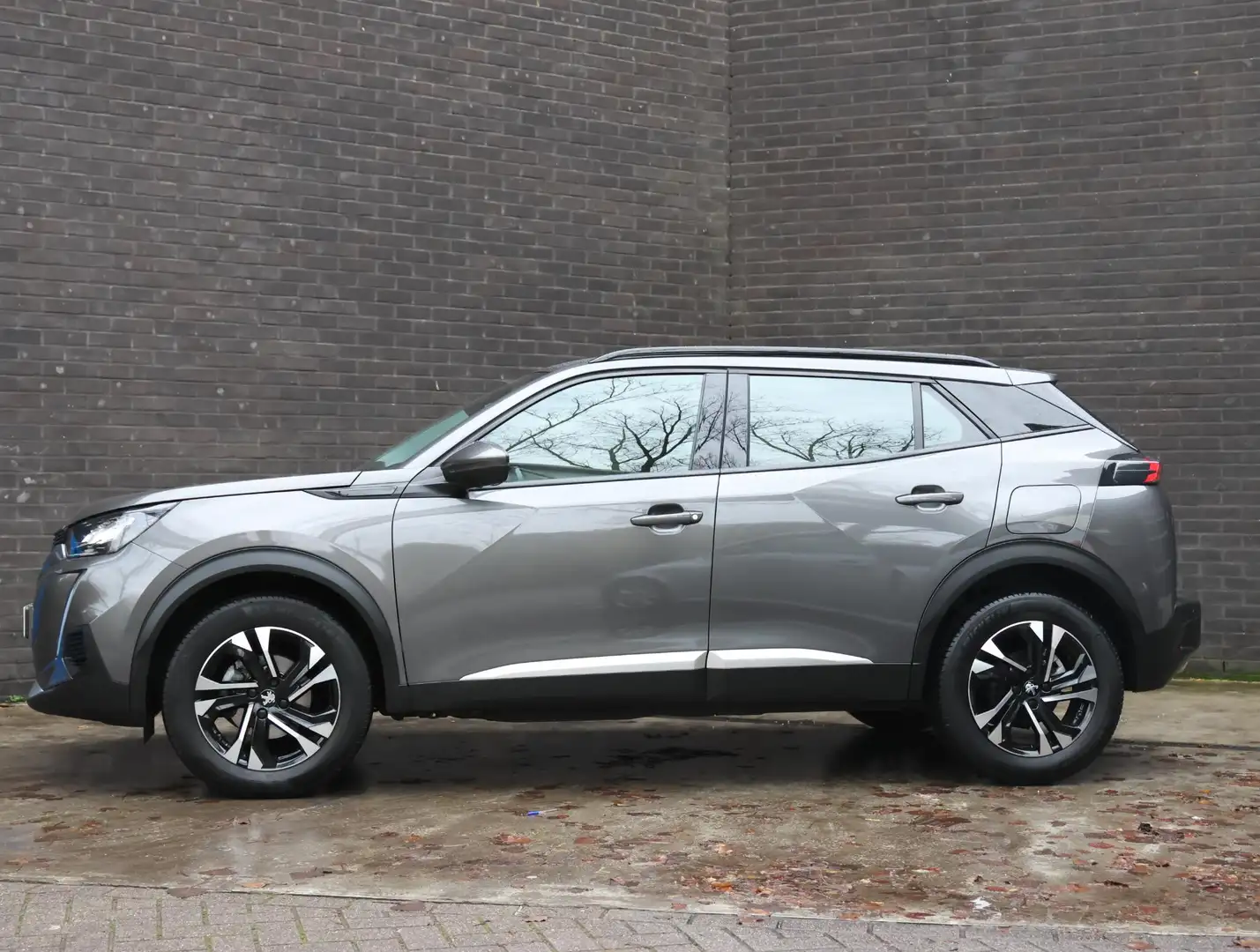 Peugeot 2008 SUV Allure 130pk | Achteruitrijcamera | Navigatie Grijs - 2