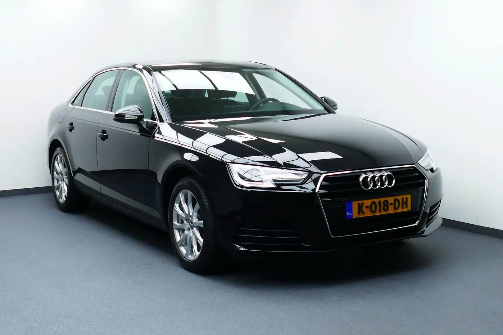 Audi A4 Limousine 35 TFSI Sport Lease Edition. Led Koplamp Noir - 1