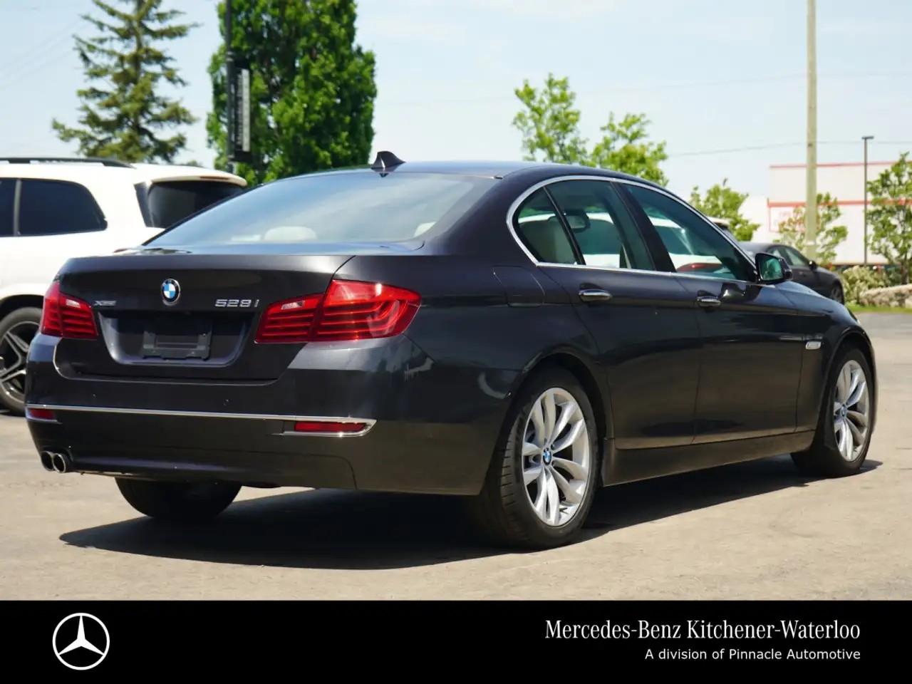 BMW 5 Series снимка BMW 5 Series
