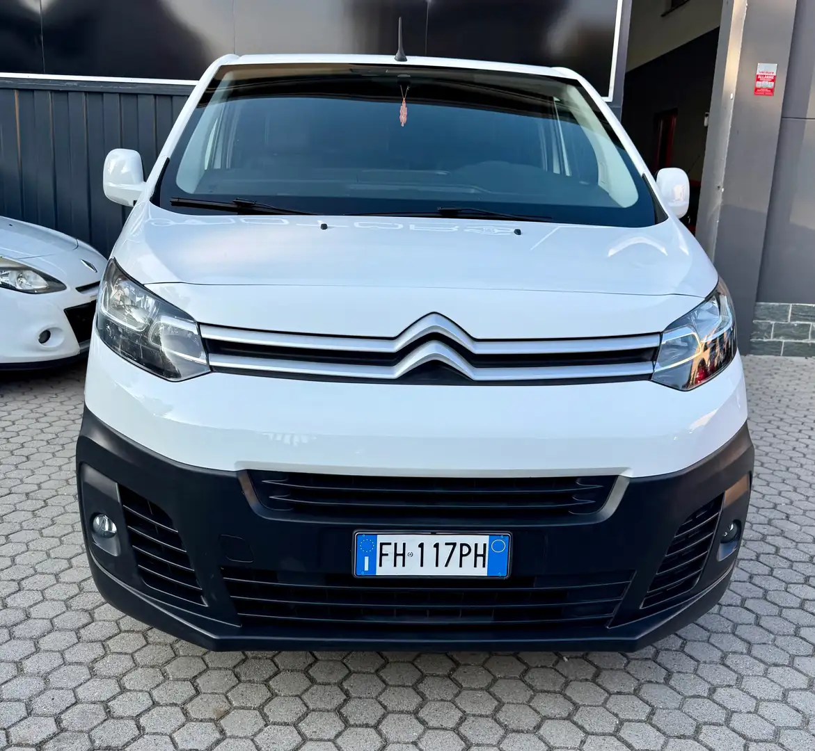 Citroen Jumpy Citroën Jumpy XS 2.0 BlueHDi Club 120CV Euro 6B Wit - 2