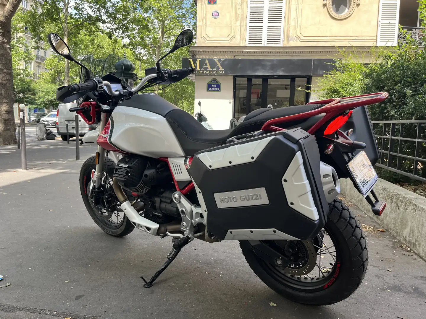 Moto Guzzi V 85 TT Червоний - 2