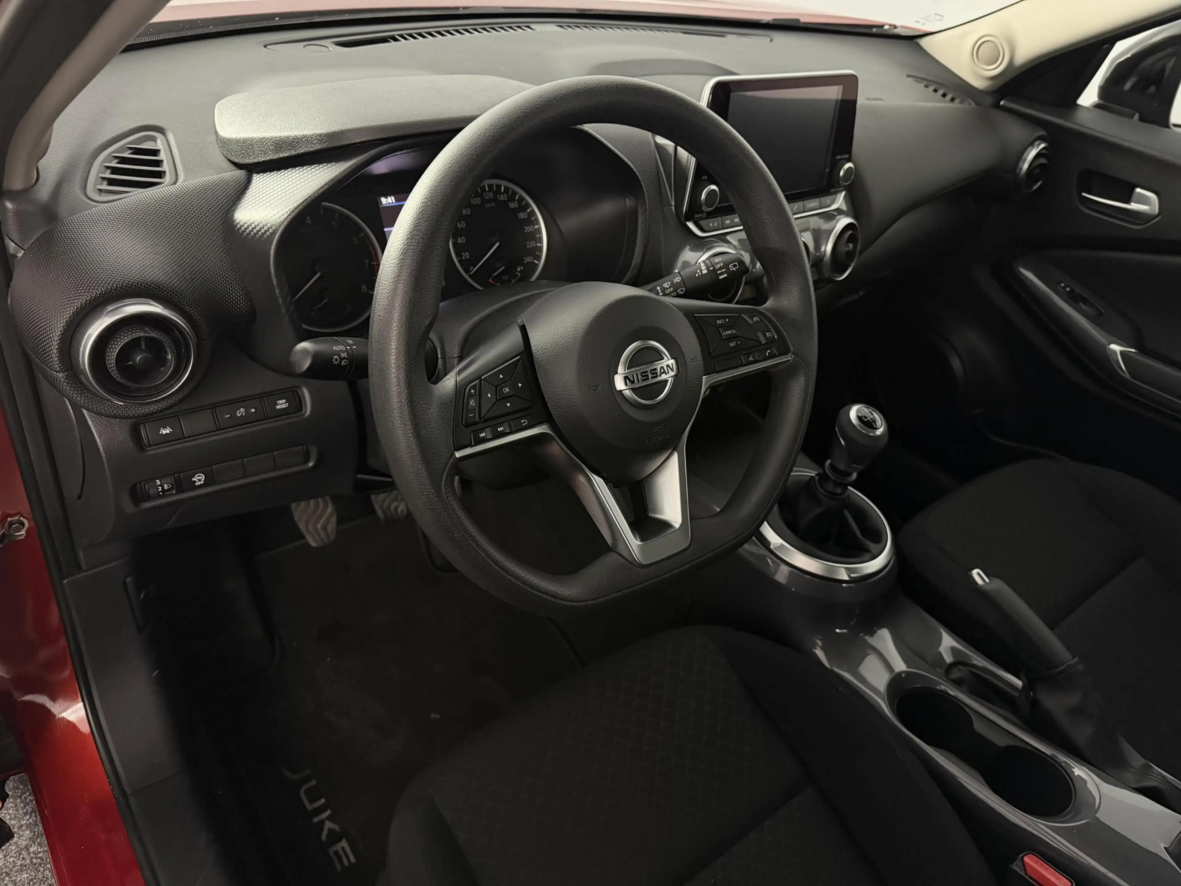 Nissan Juke 1.0 DIG-T Acenta — photo 2