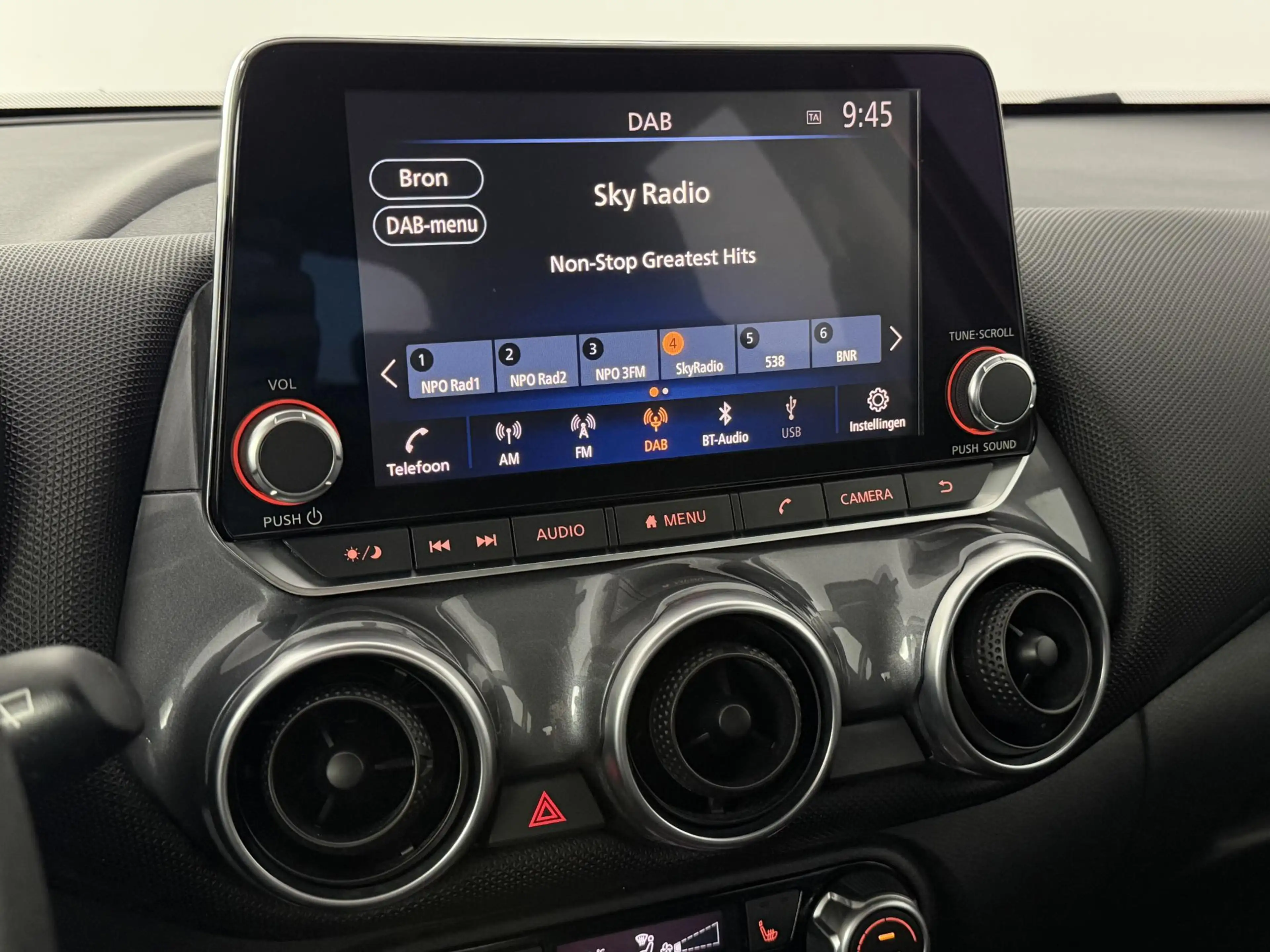 Nissan Juke 1.0 DIG-T Acenta — photo 26