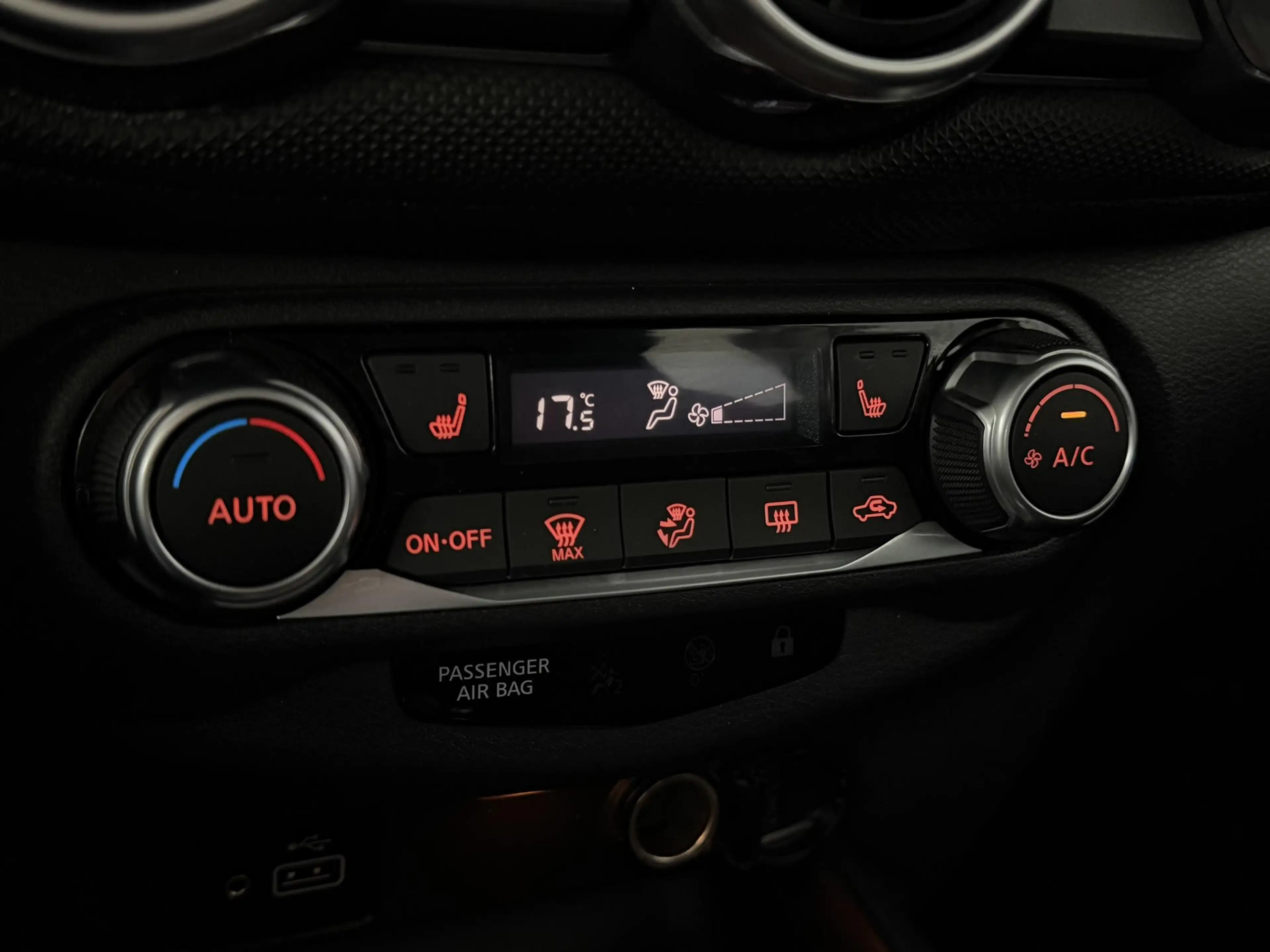 Nissan Juke 1.0 DIG-T Acenta — photo 28