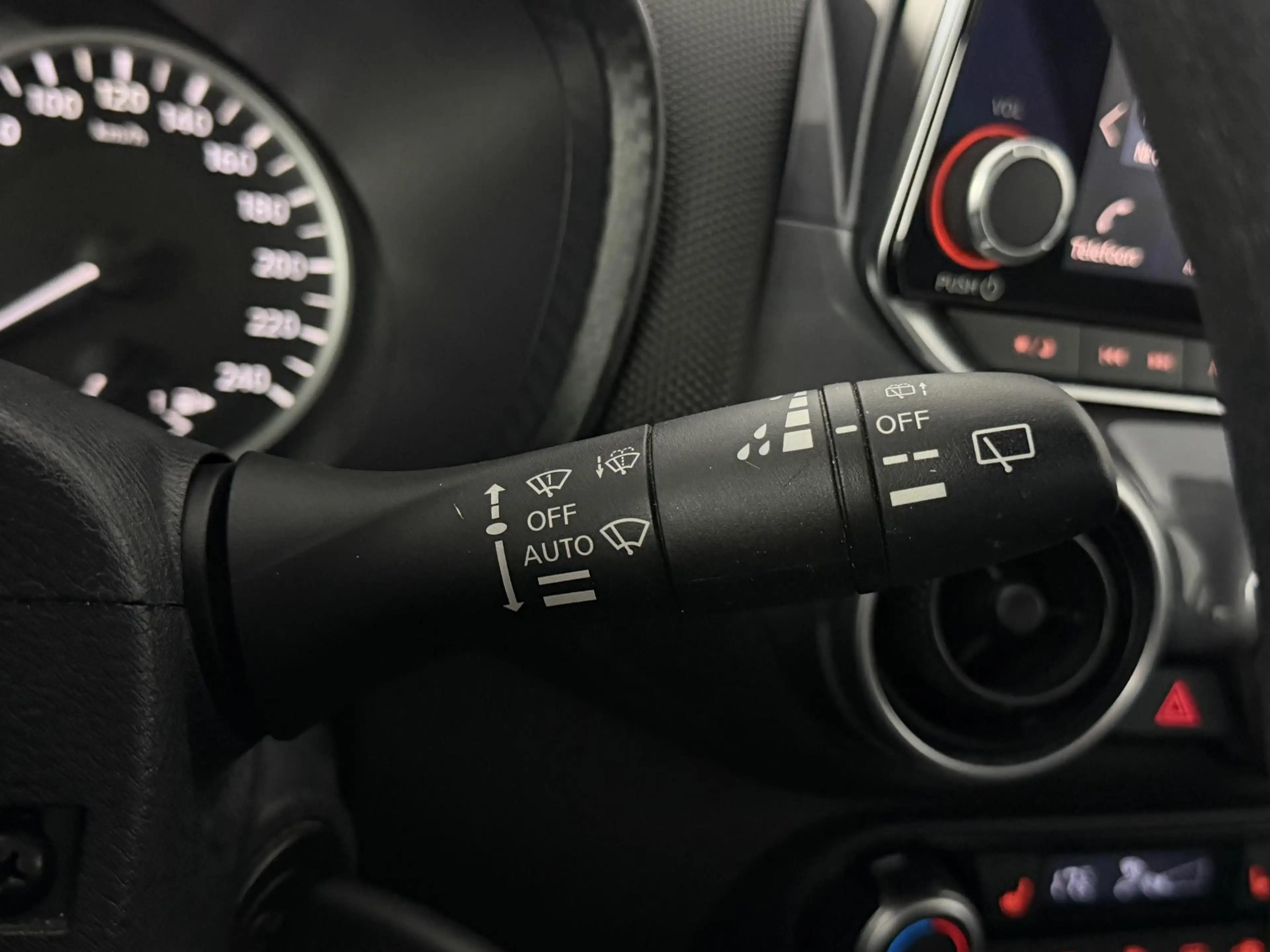 Nissan Juke 1.0 DIG-T Acenta — photo 24
