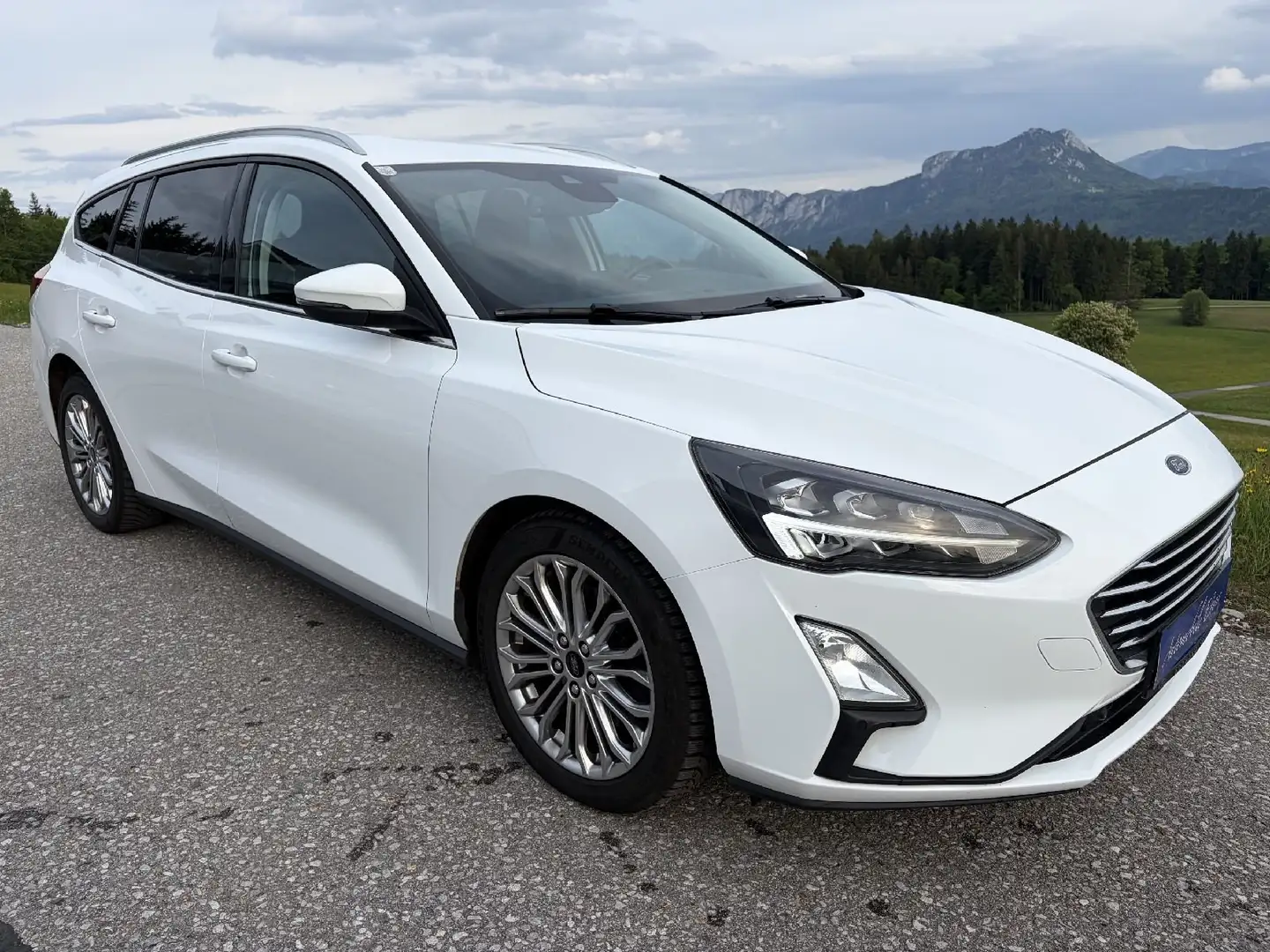 Ford Focus Titanium, Navi, AHK, Fahrassistent, Automatik, ACC Weiß - 2