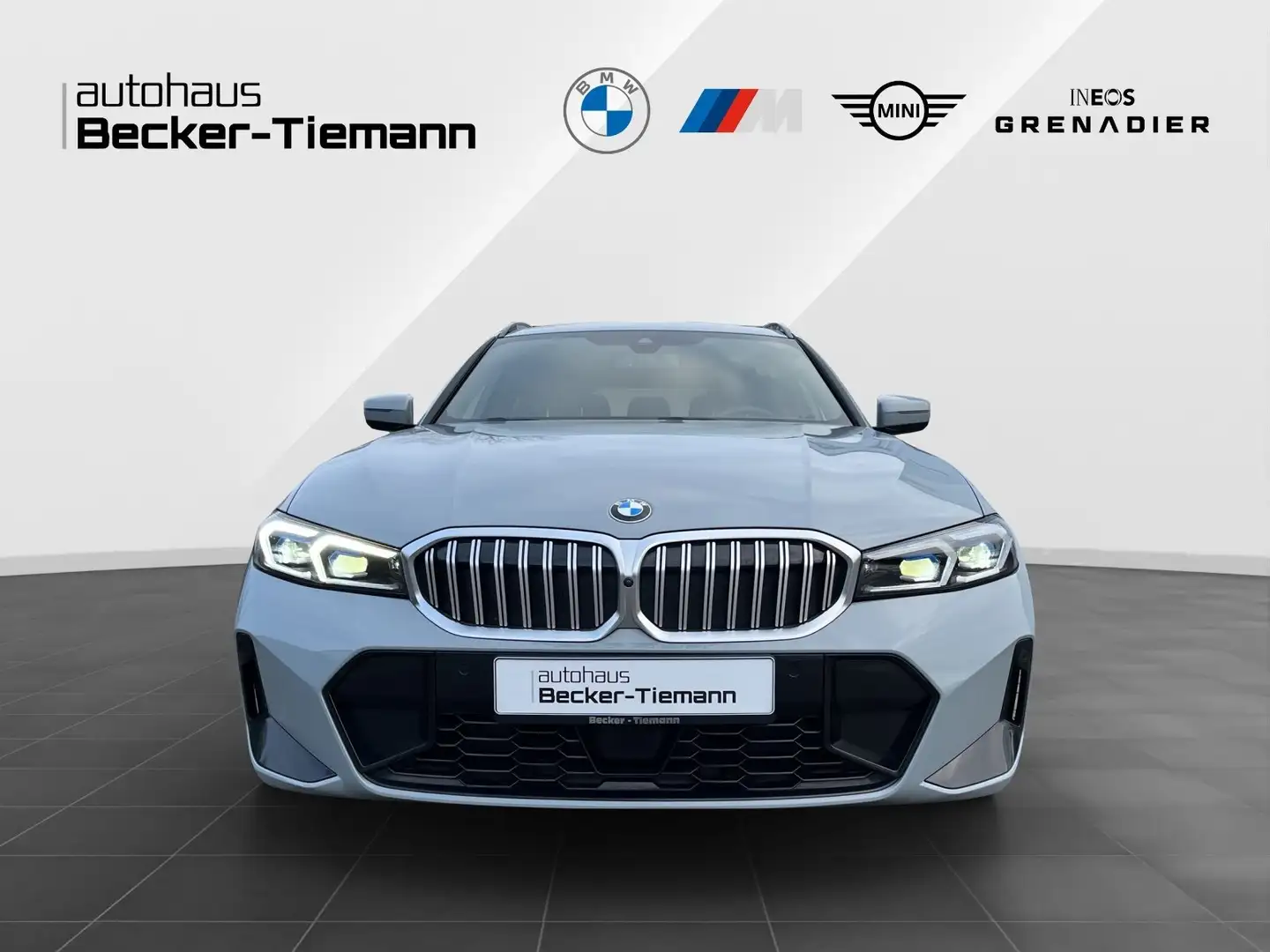 BMW 320 i Touring M-Sport AHK Pano HUD DrivAss. ACC ParkAs Grau - 2